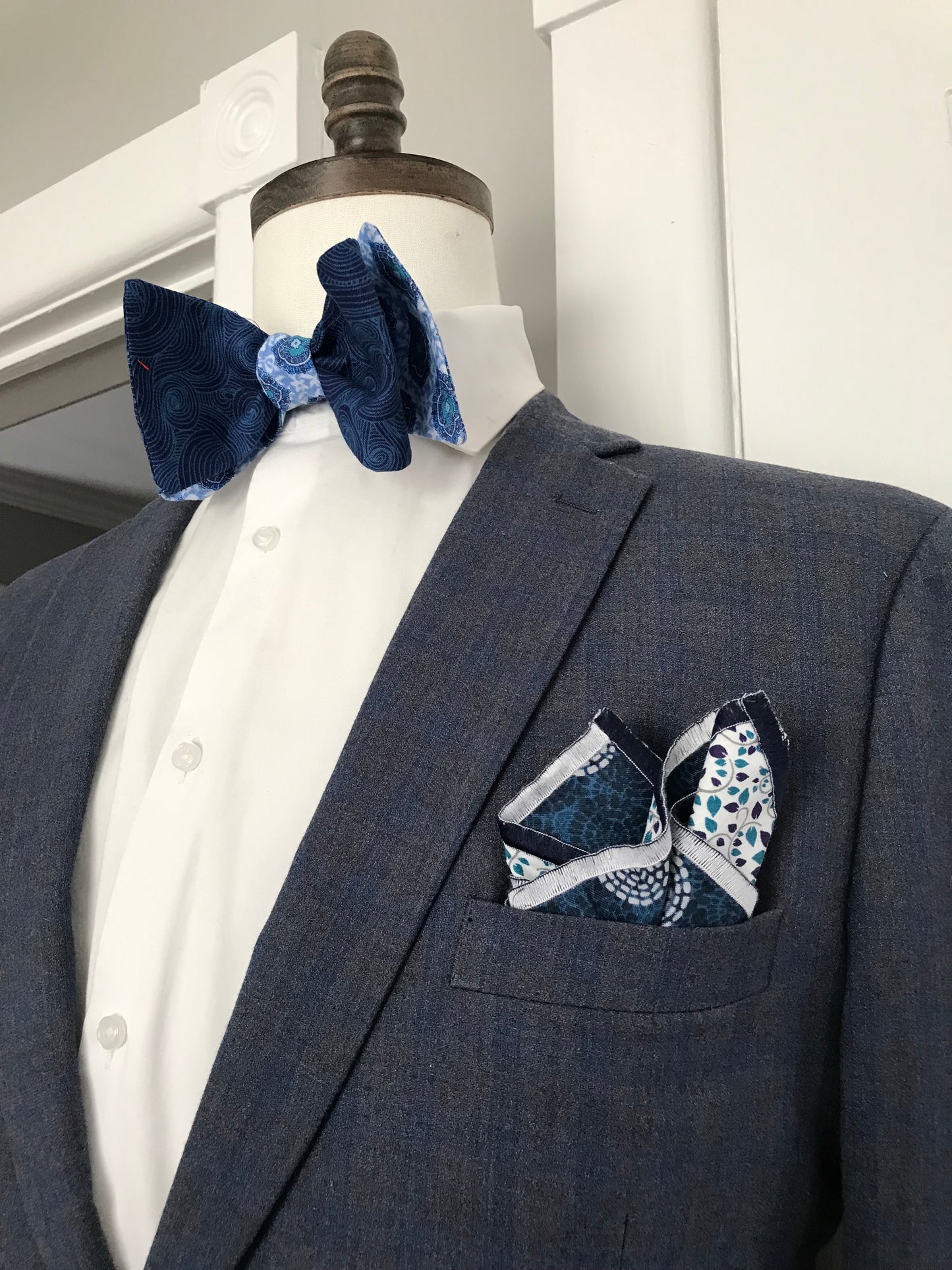 Dark blue and Royal blue print reversible Bowtie set