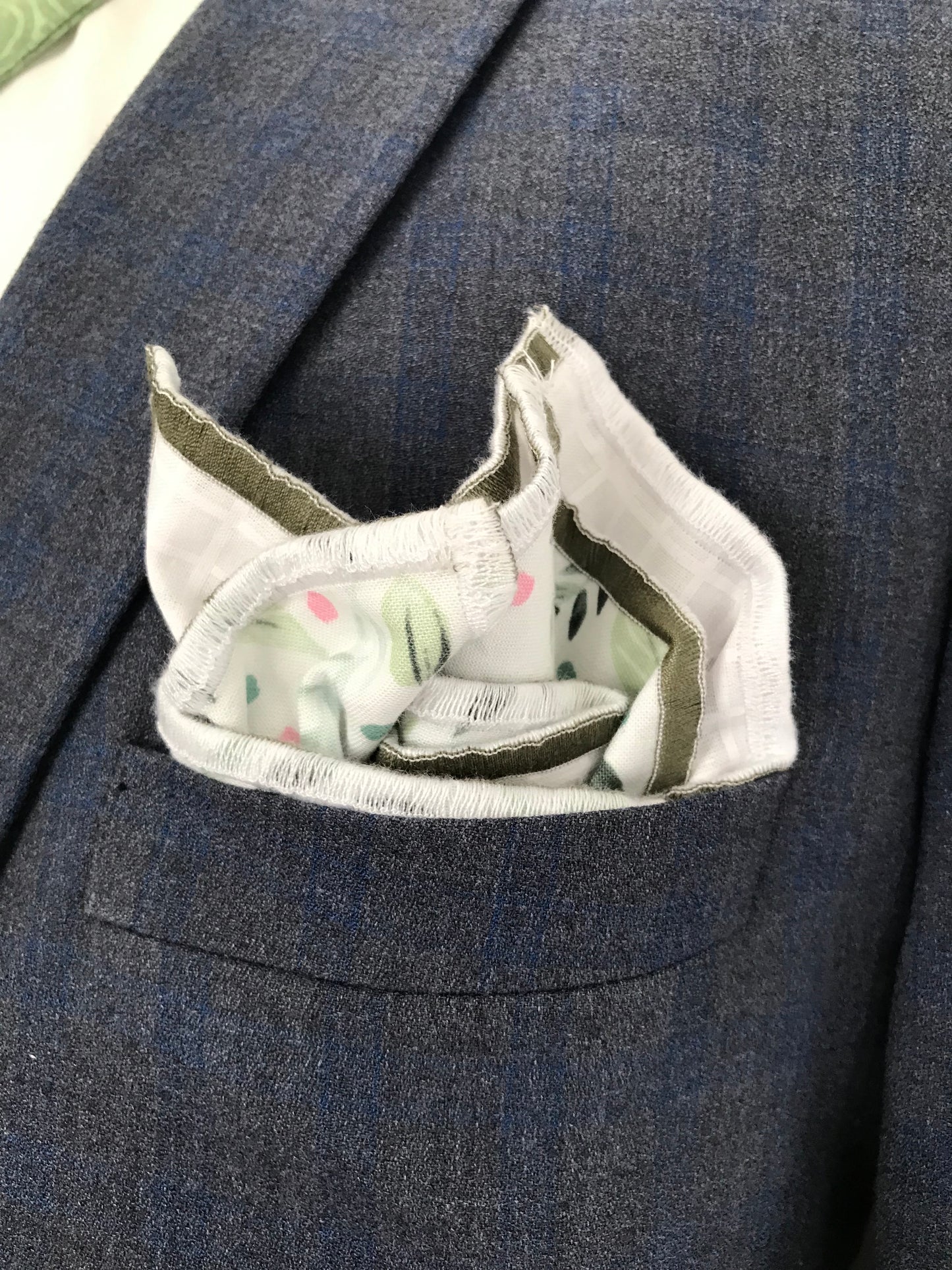 Green paisley and green print reversible Bowtie set (FATBOW)