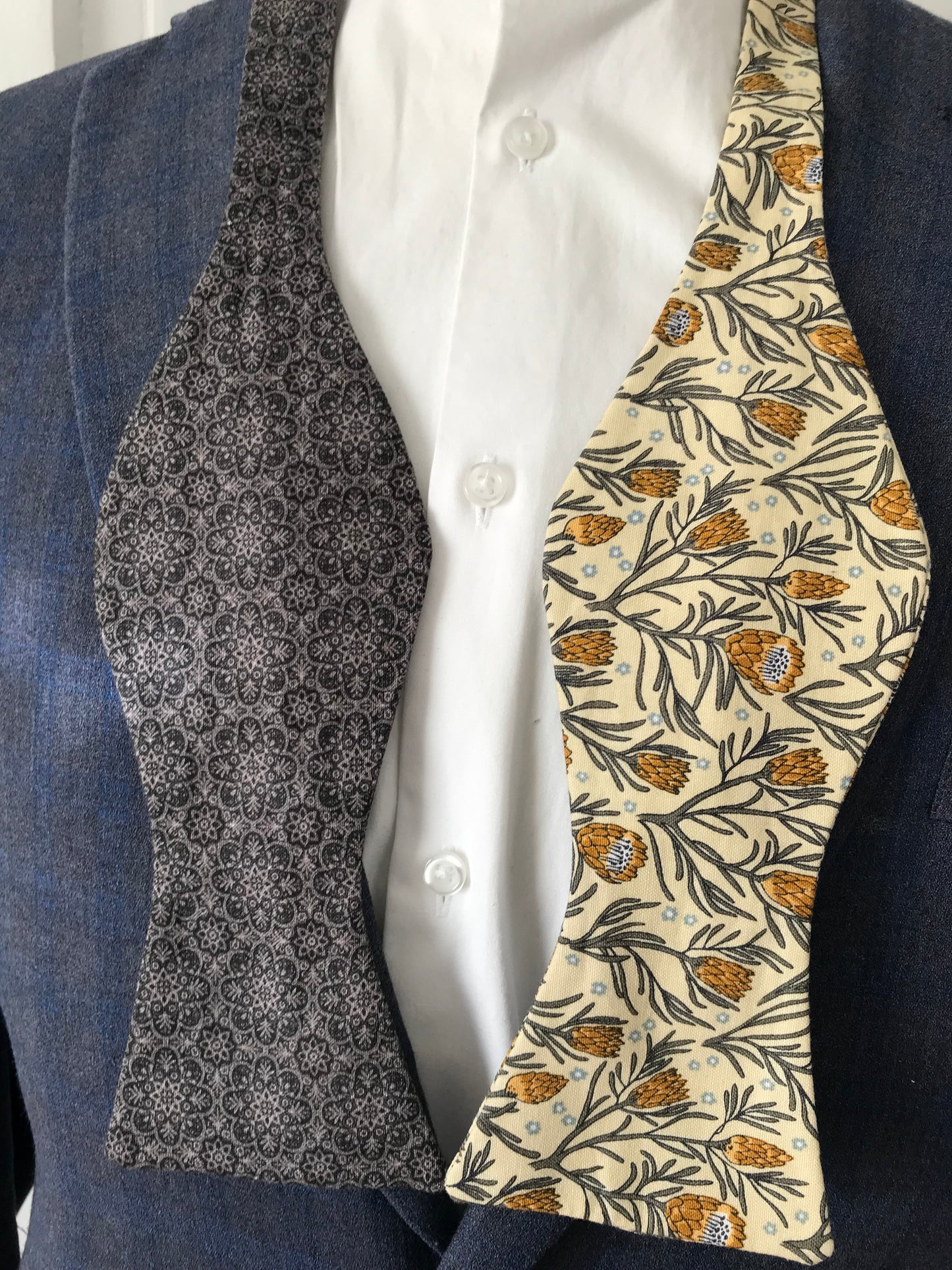 Dark grey and gold reversible Bowtie set (FATBOW)