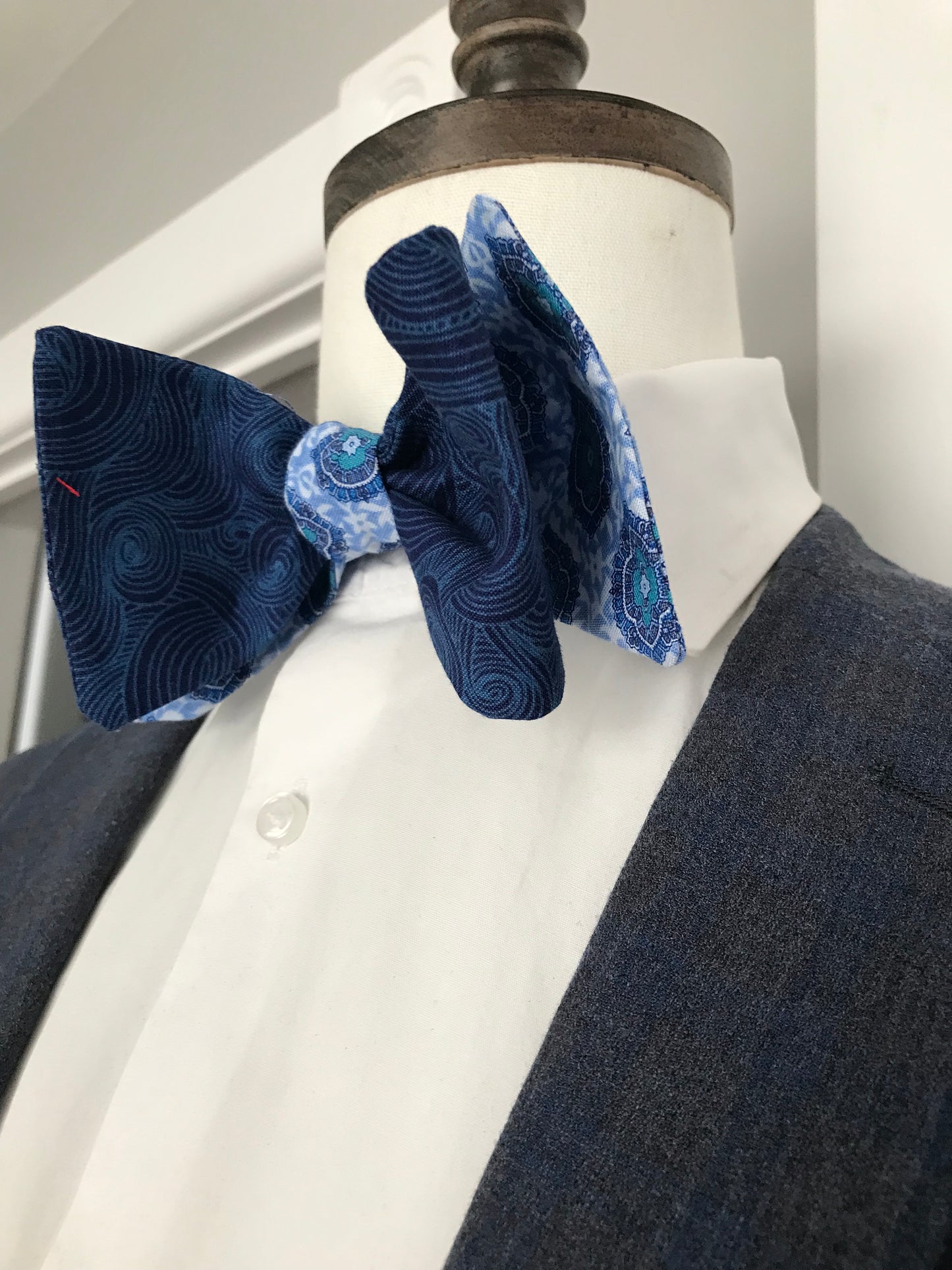 Dark blue and Royal blue print reversible Bowtie set