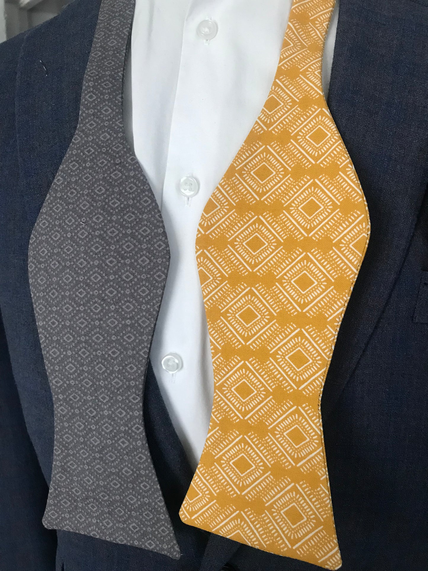 Gold and grey print reversible Bowtie set (FATBOW)