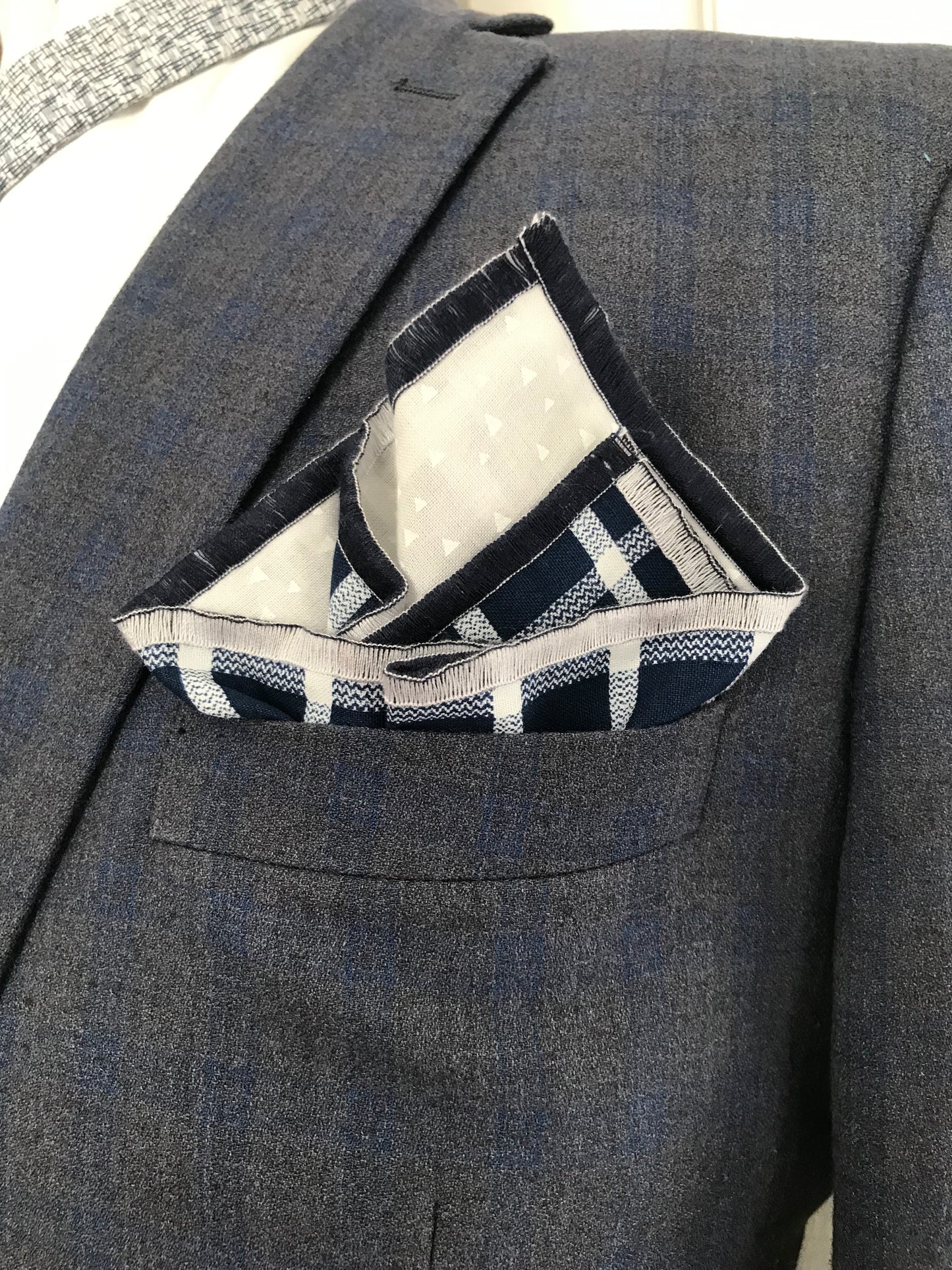 Blue print with blue dots reversible Bowtie set (FATBOW)