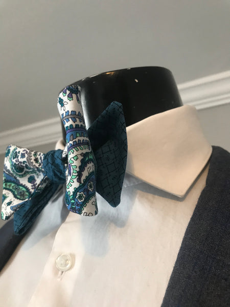 Blue and white paisley and print Bowtie Set