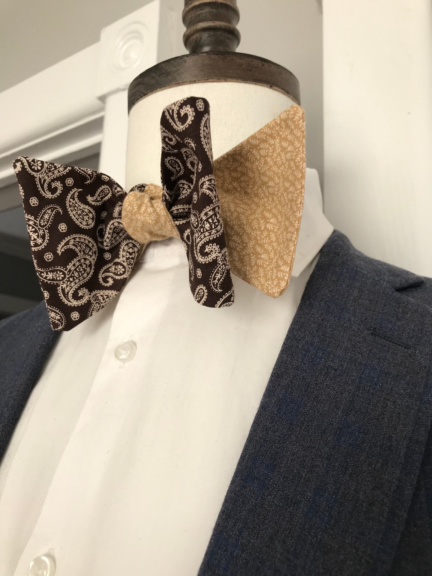 Dark brown paisley with beige print reversible Bowtie set (FATBOW)