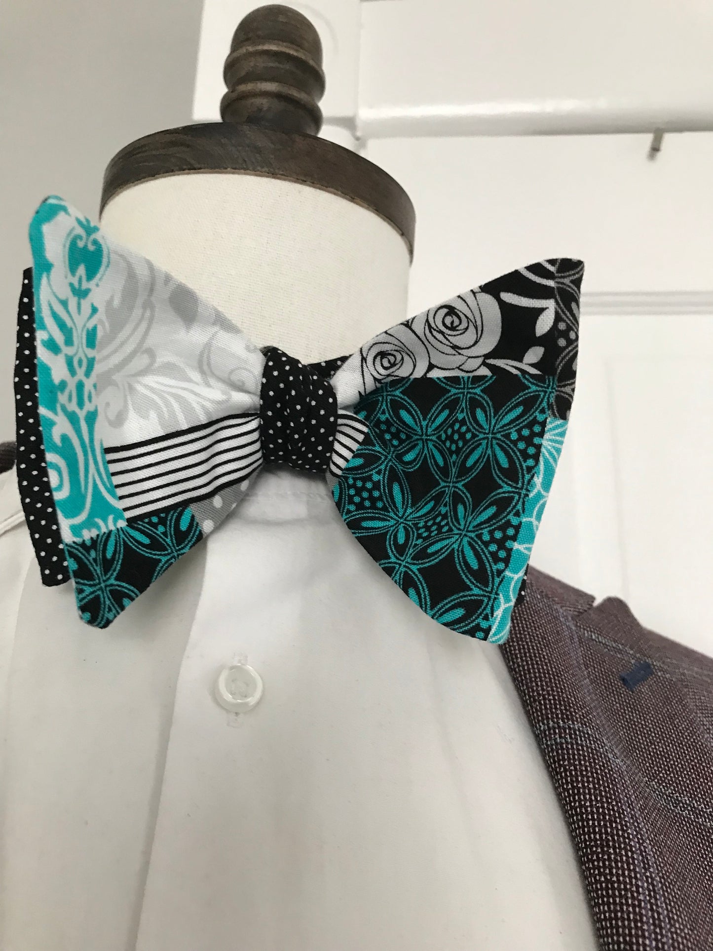 Black and white with teal and black print reversible Bowtie set (FATBOW)