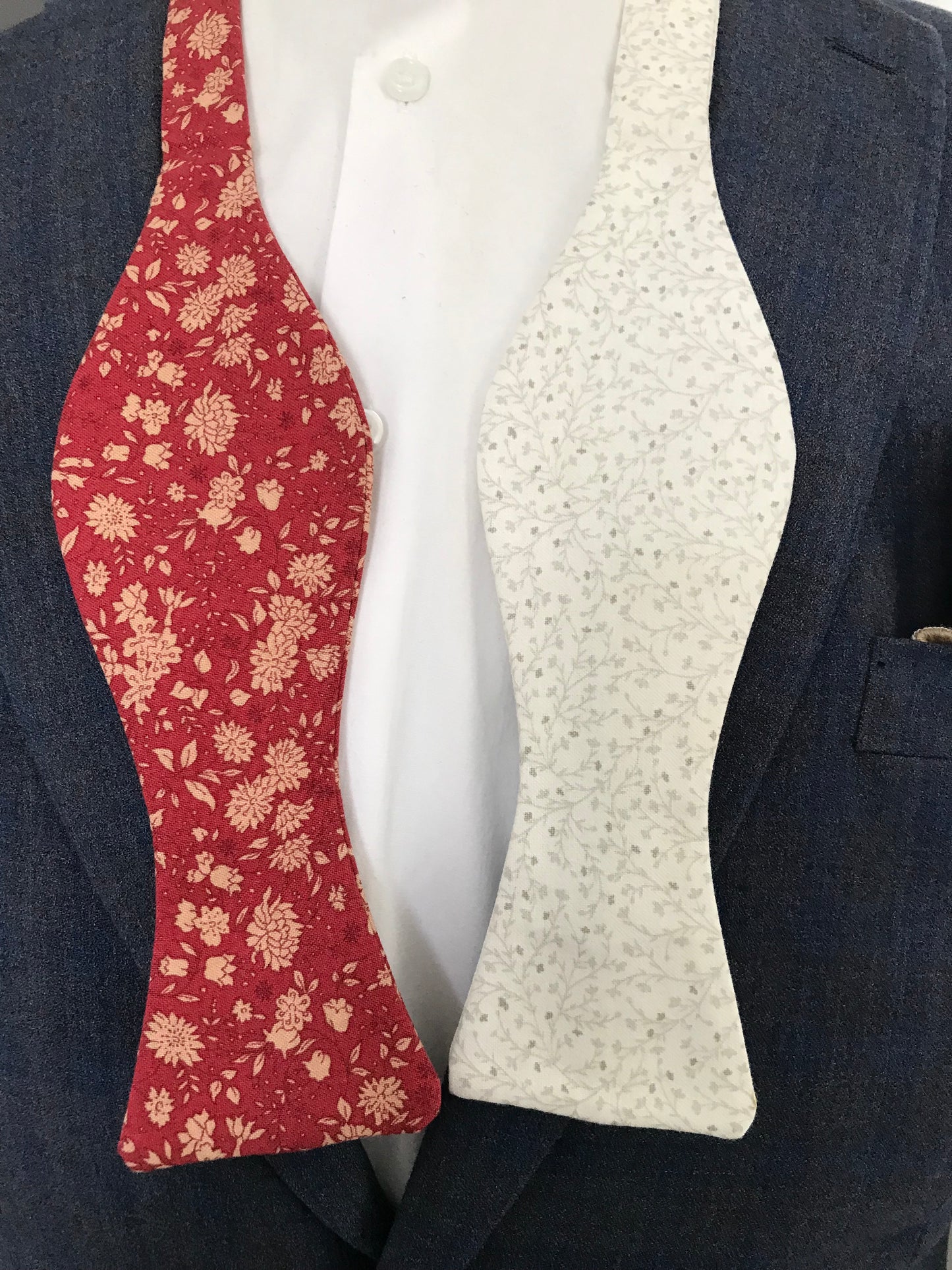 Red and Tan reversible print Bowtie Set (traditional)