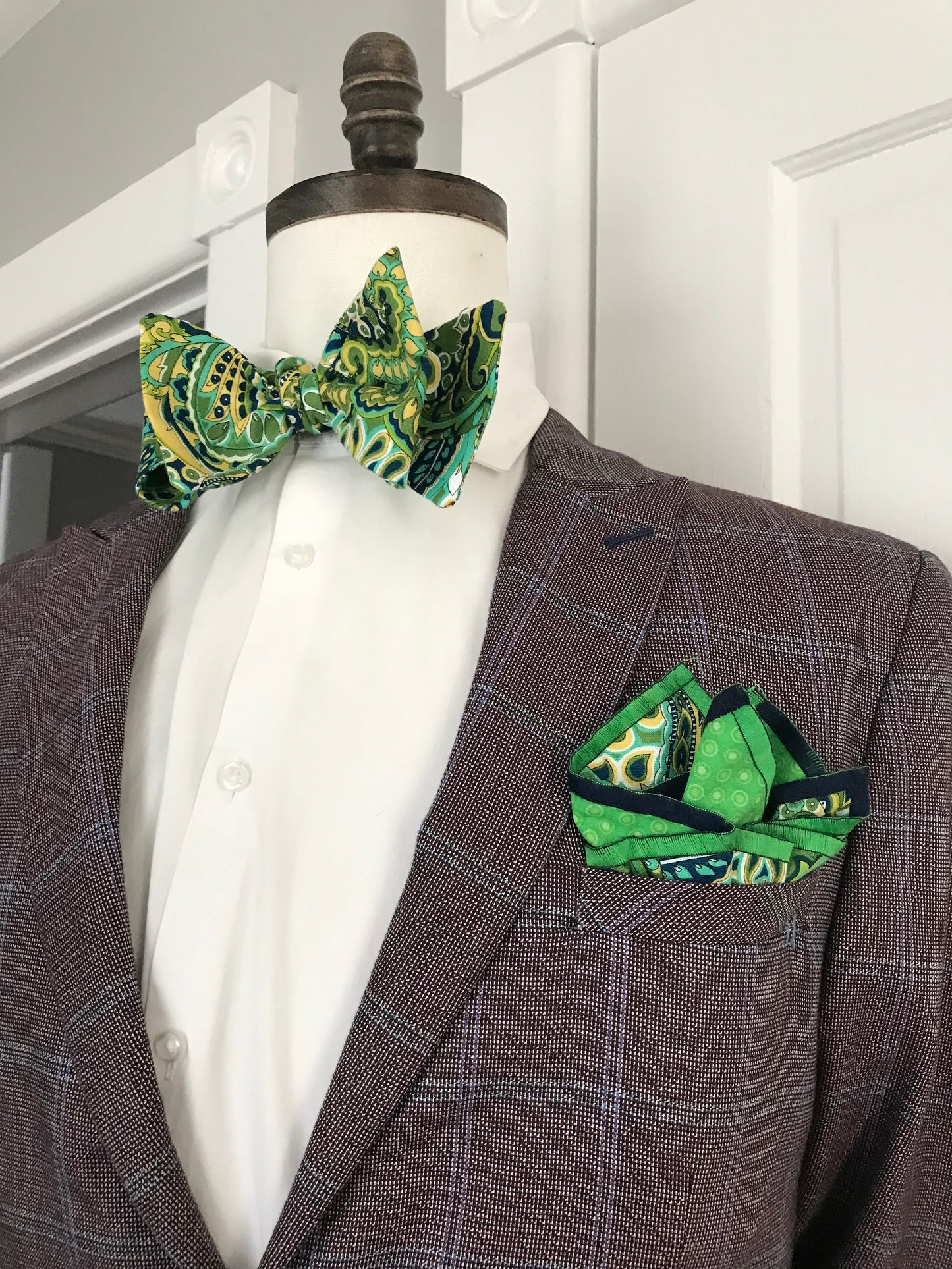 The Factor reversible Bowtie set E(FATBOW)