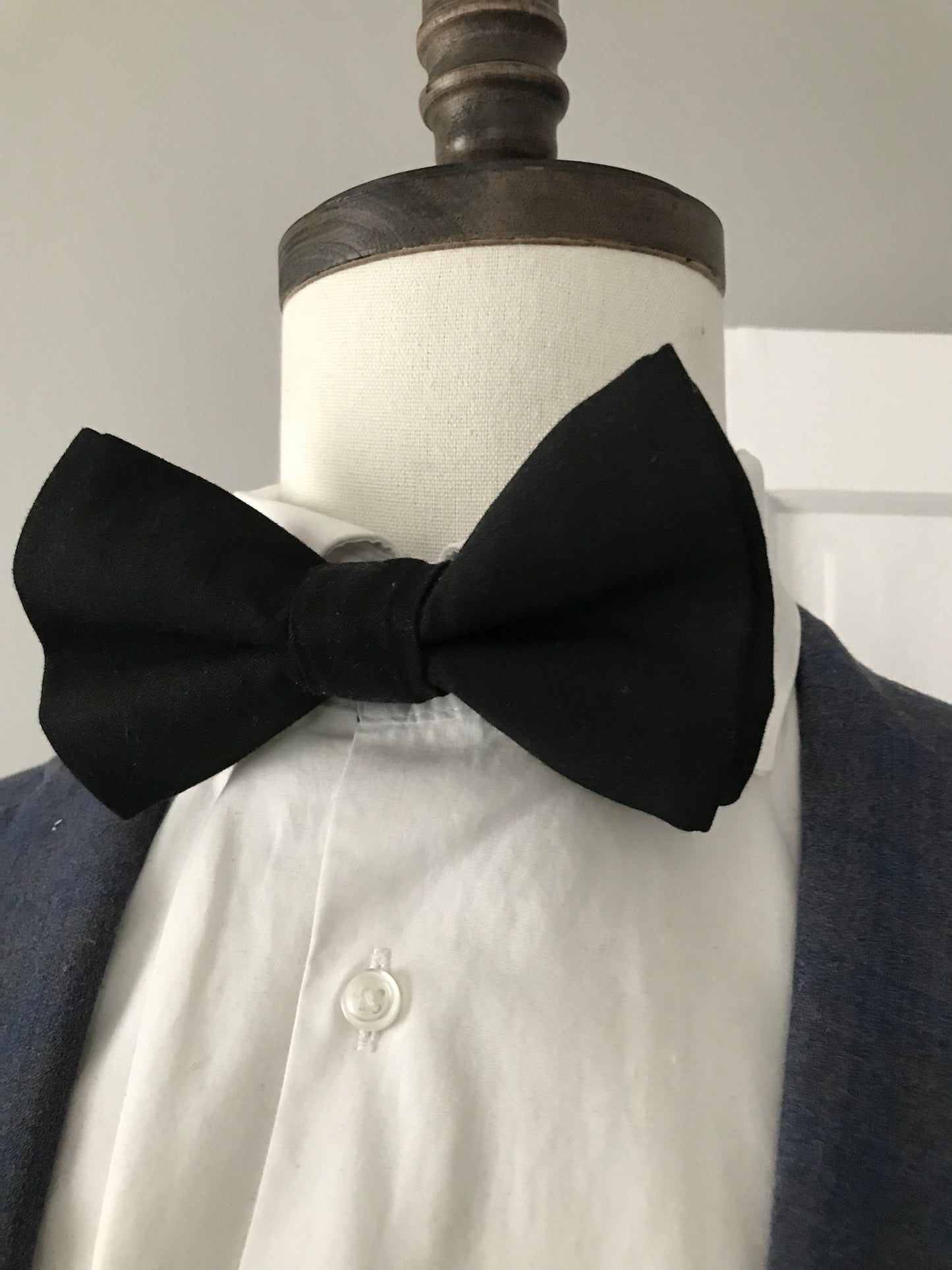 Black prettied bowtie