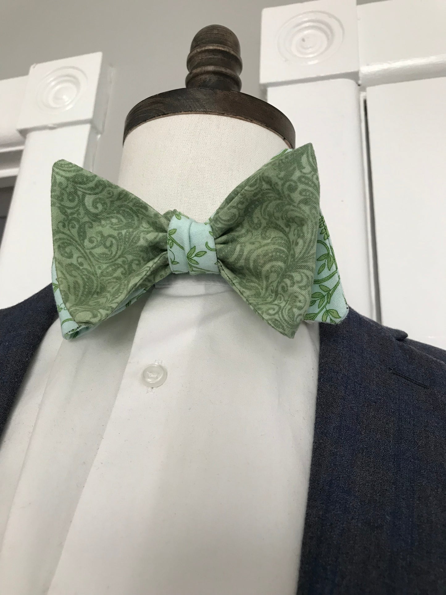 Green paisley and green print reversible Bowtie set (FATBOW)