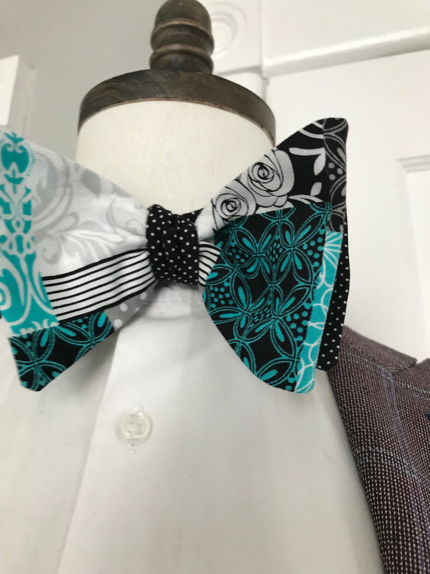 Black and white with teal and black print reversible Bowtie set (FATBOW)
