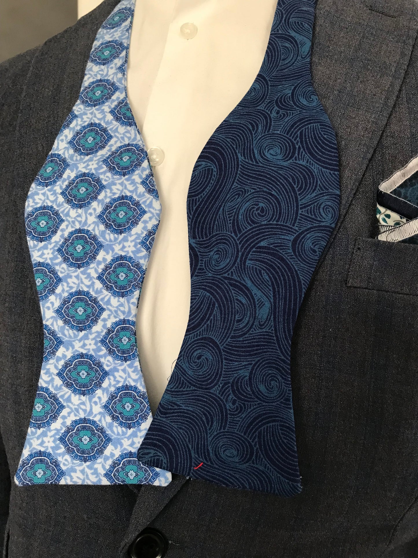 Dark blue and Royal blue print reversible Bowtie set