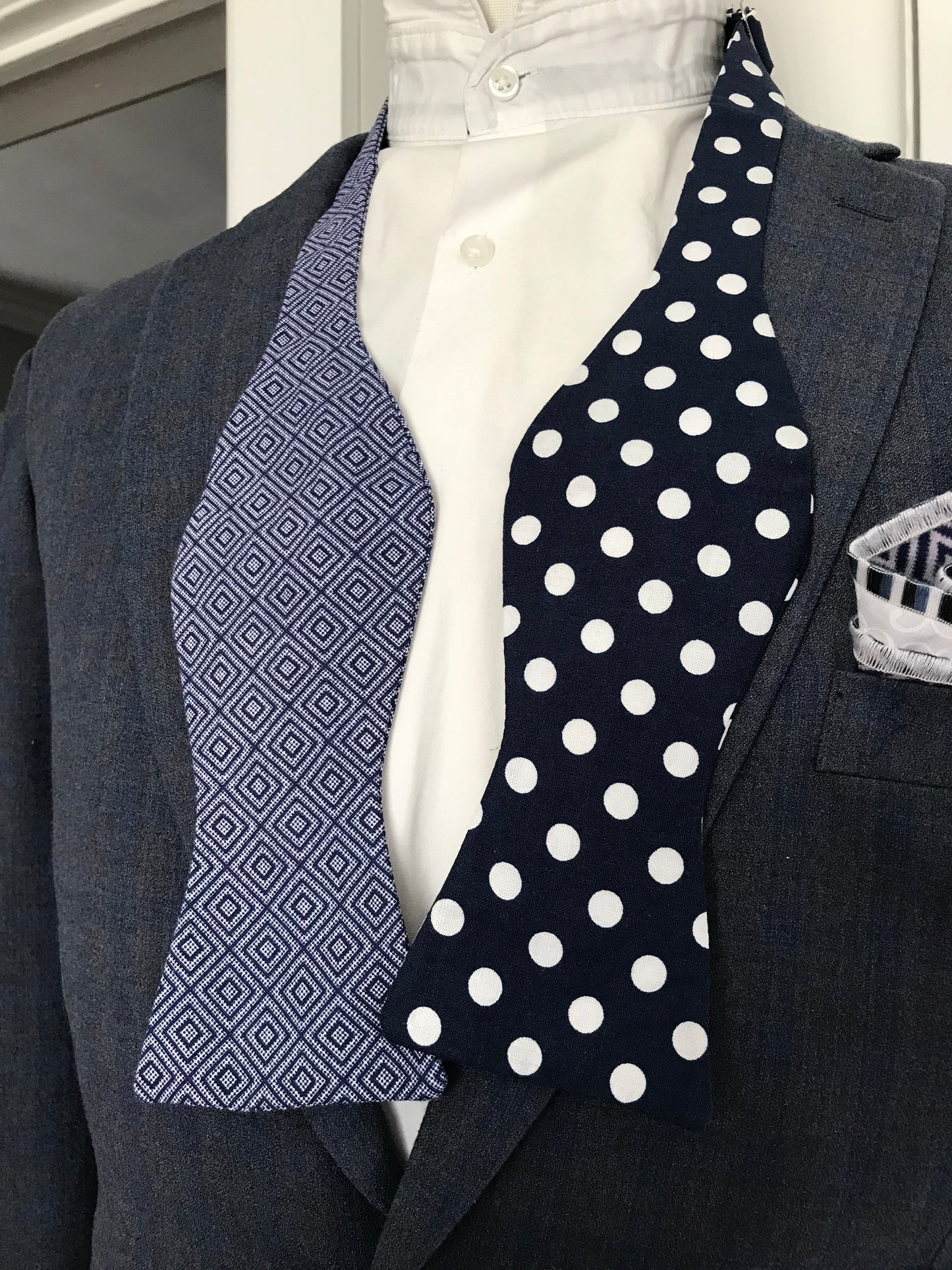 Blue print and blue dots reversible Bowtie (fatbow)