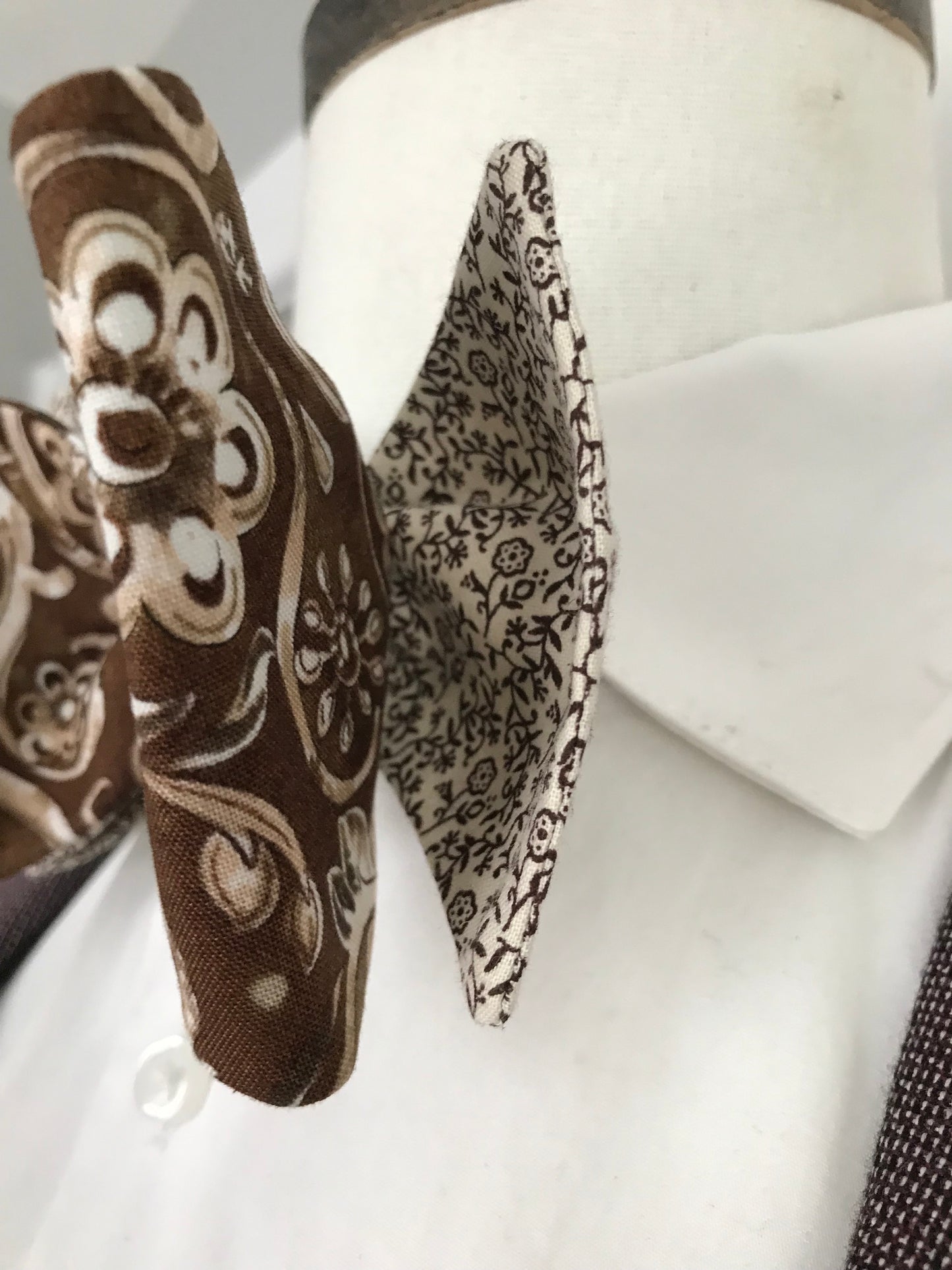 Brown paisley and brown print reversible Bowtie set (FATBOW)