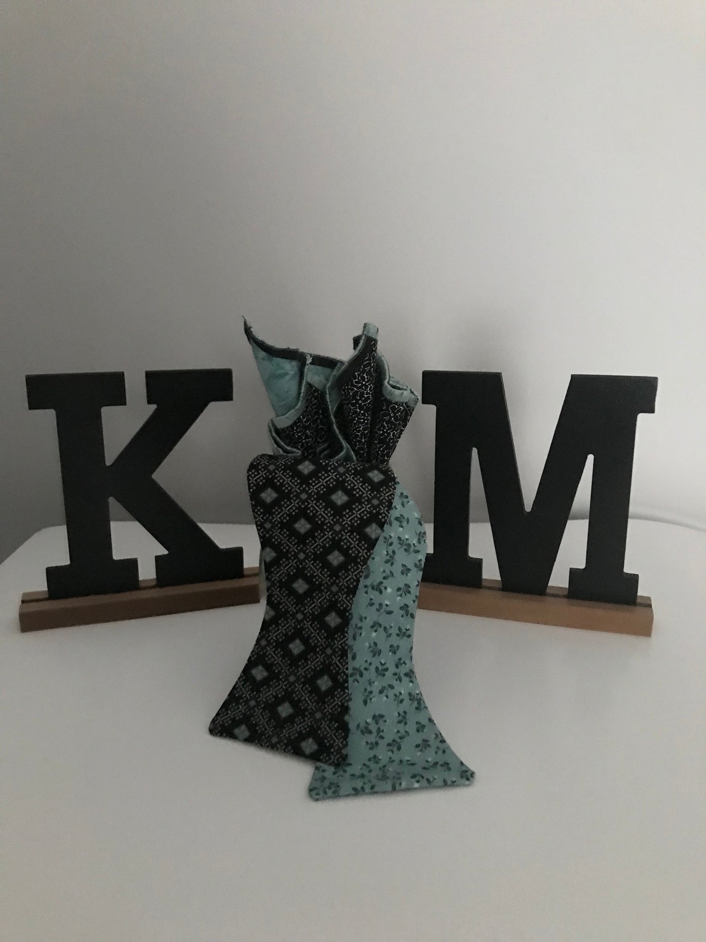 Black and teal print Reversible Bow tie Set