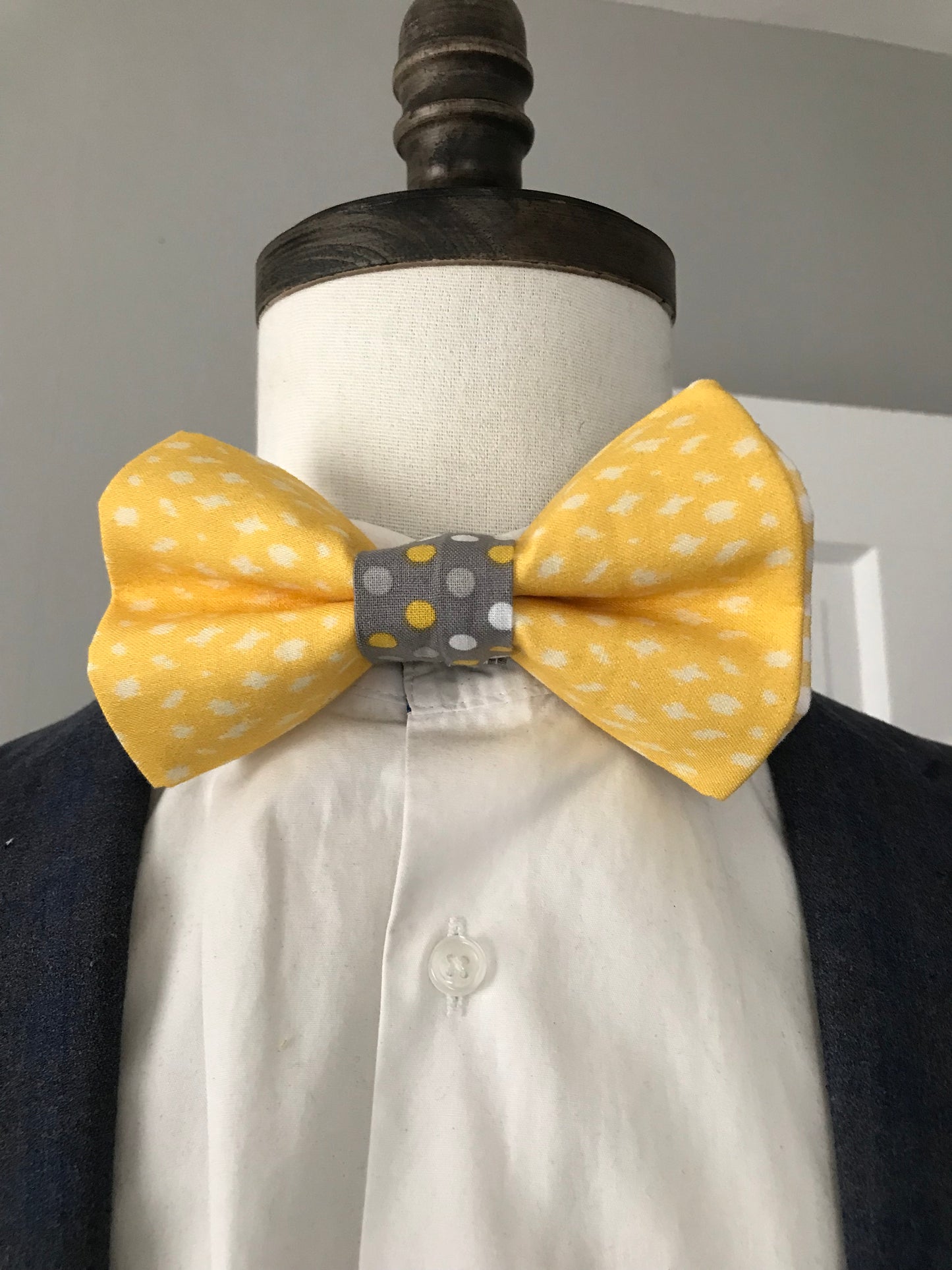 Yellow and grey prettied Bowtie
