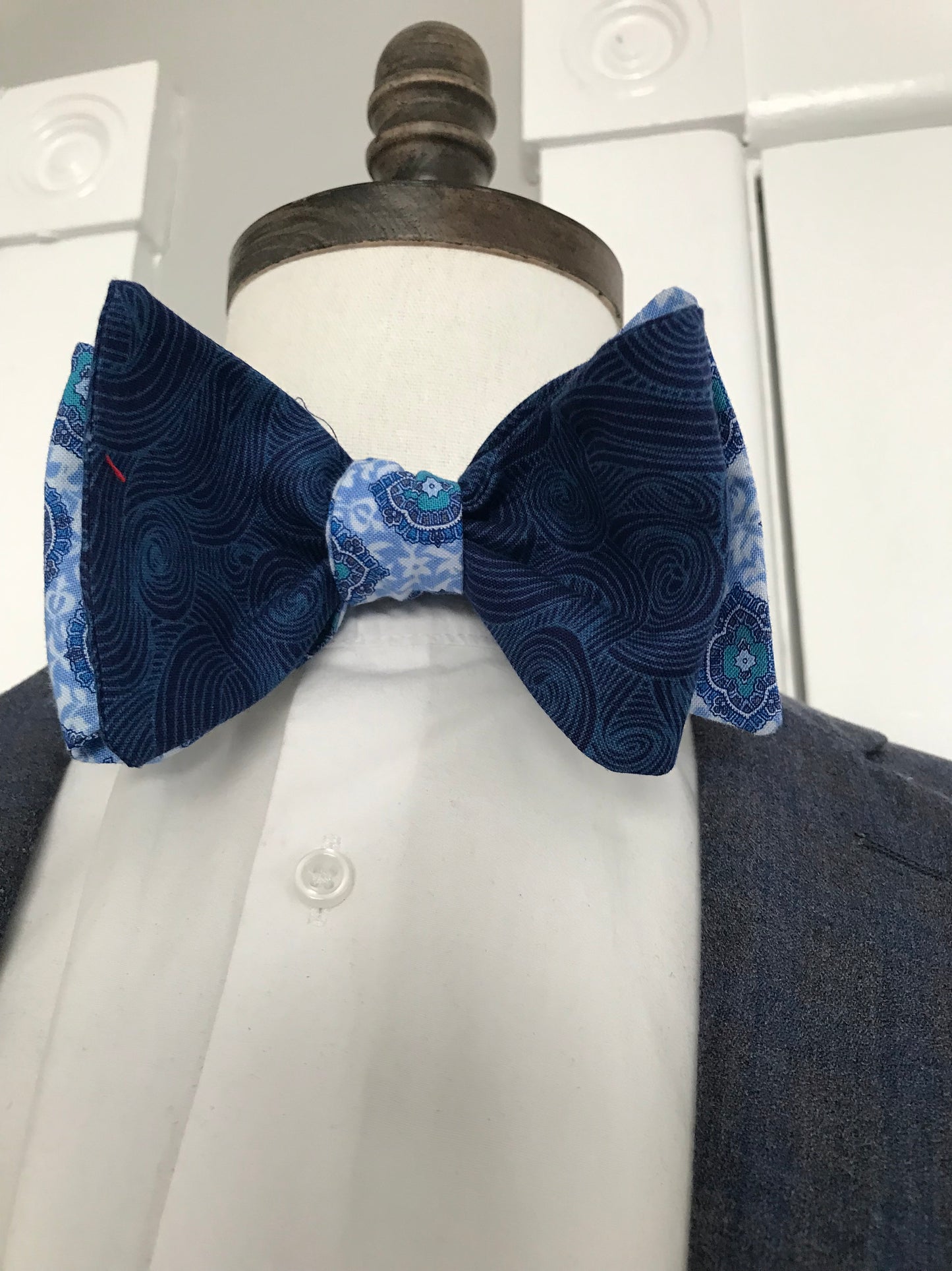 Dark blue and Royal blue print reversible Bowtie set