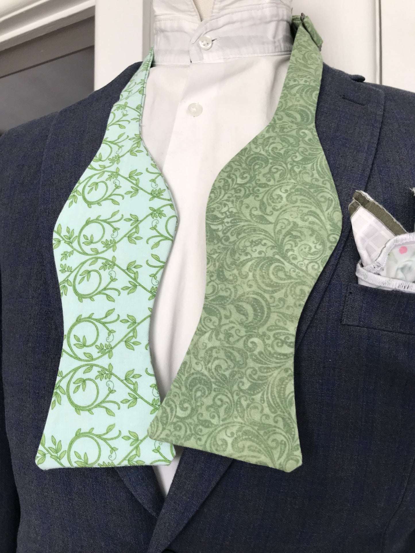 Green paisley and green print reversible Bowtie set (FATBOW)