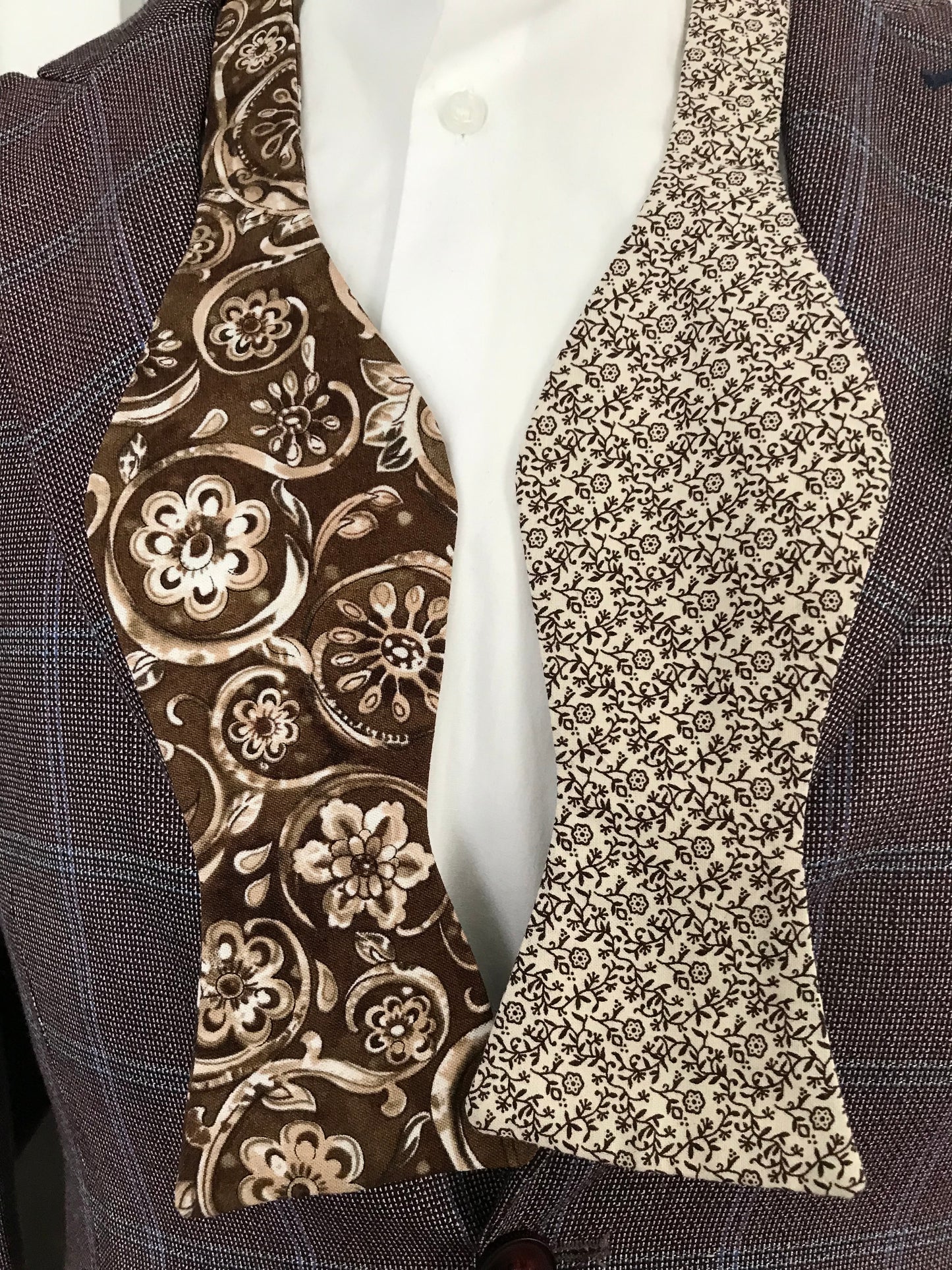 Brown paisley and brown print reversible Bowtie set (FATBOW)