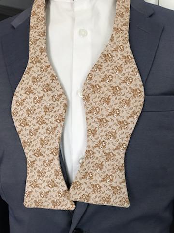 Tan and cream bowtie set (Fatbow)