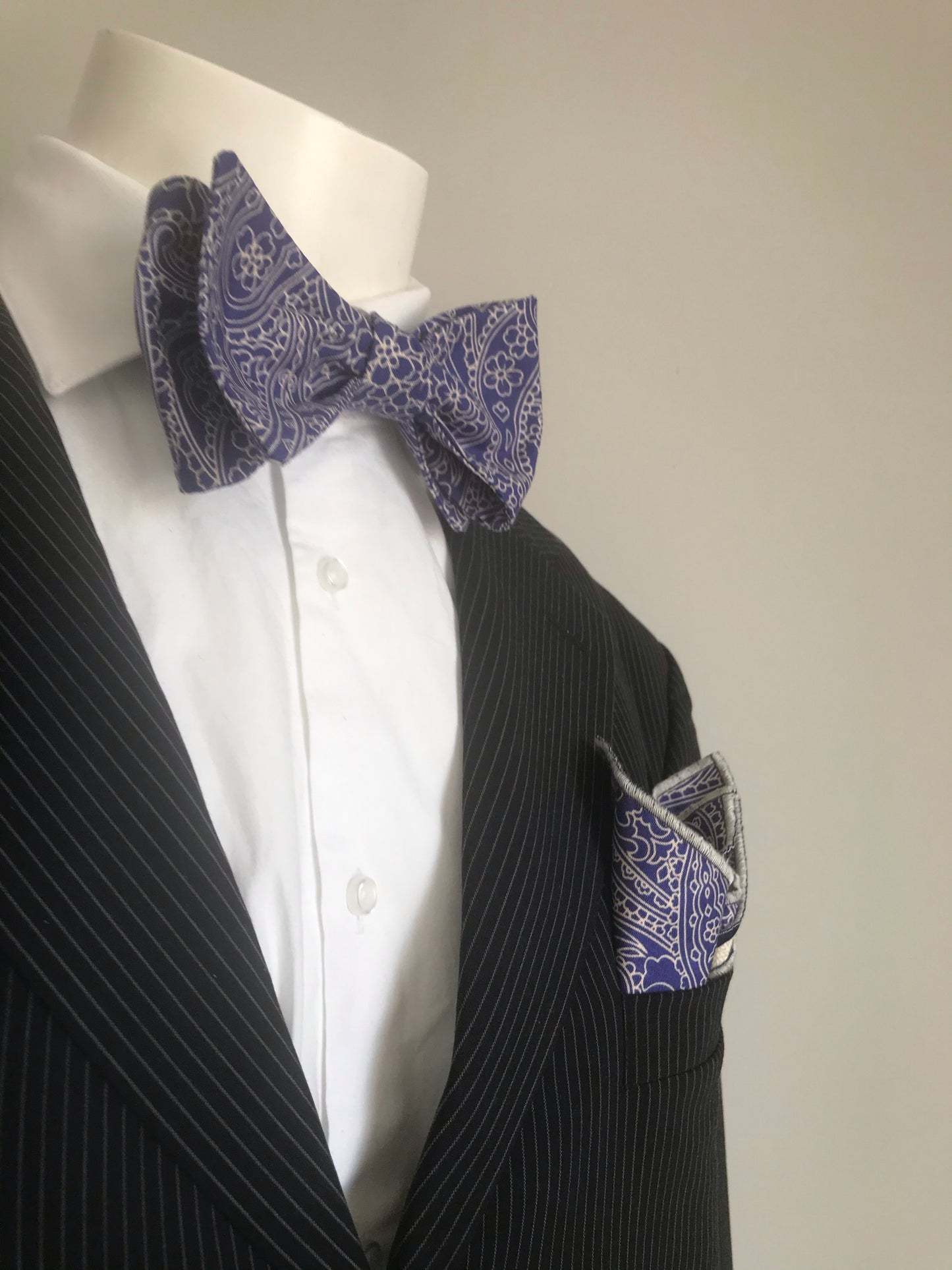 BLUE AND CREME PRINT HANDMADE BOWTIE