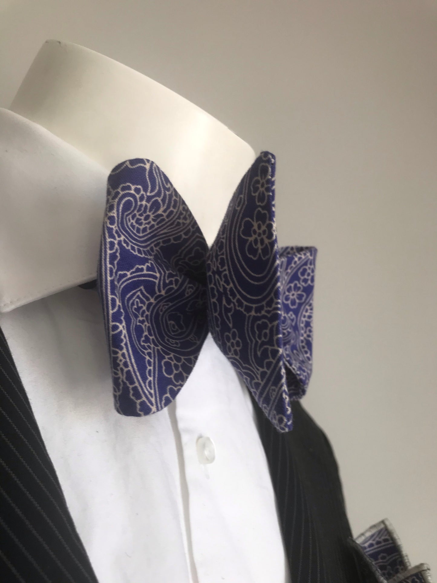 BLUE AND CREME PRINT HANDMADE BOWTIE