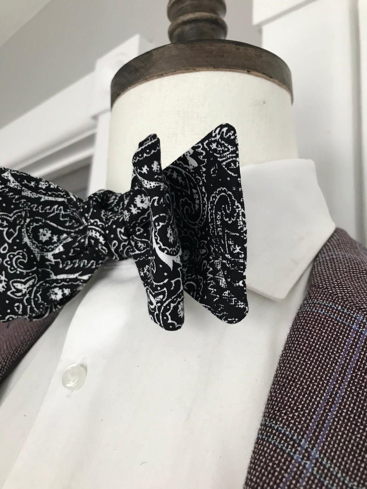 Black paisley Bowtie set (traditional)