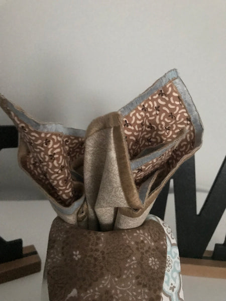 Baby blue and beige print Reversible Bowtie set