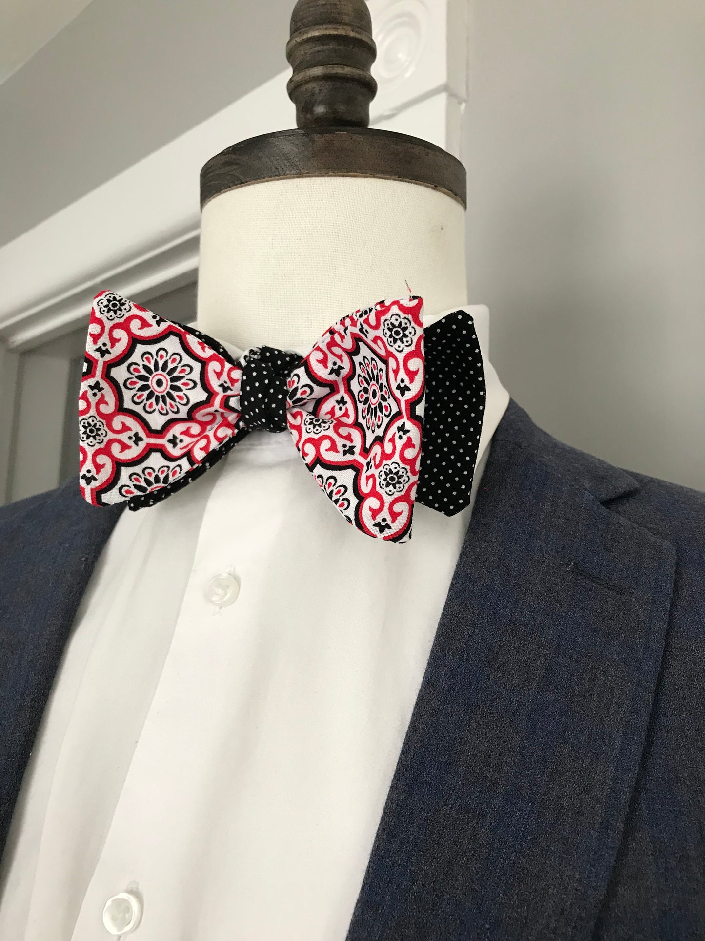 Red and black reversible Bowtie set (traditional)