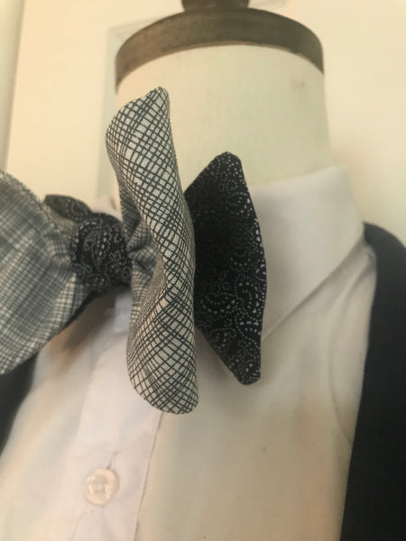 Blue small check print with blue paisley reversible Bowtie set
