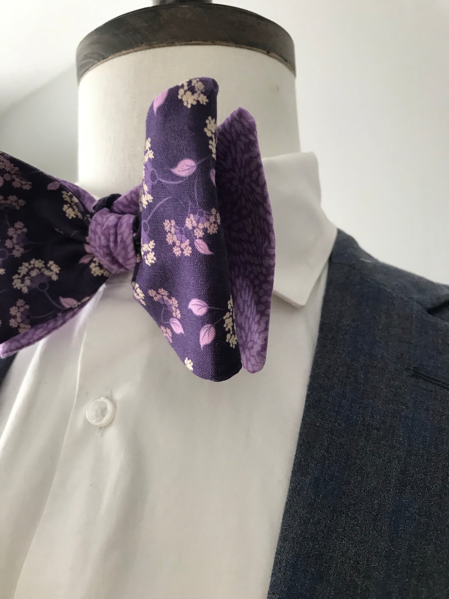 Purple print and light purple reversible Bowtie set (FATBOW)