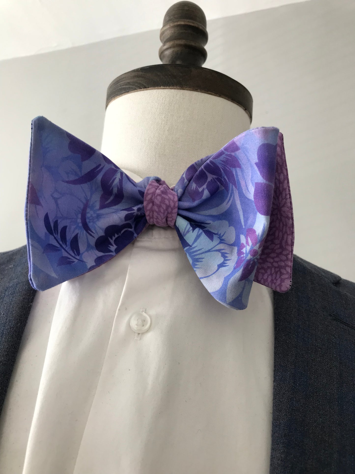 Lavender and purple print reversible Bowtie set (FATBOW)