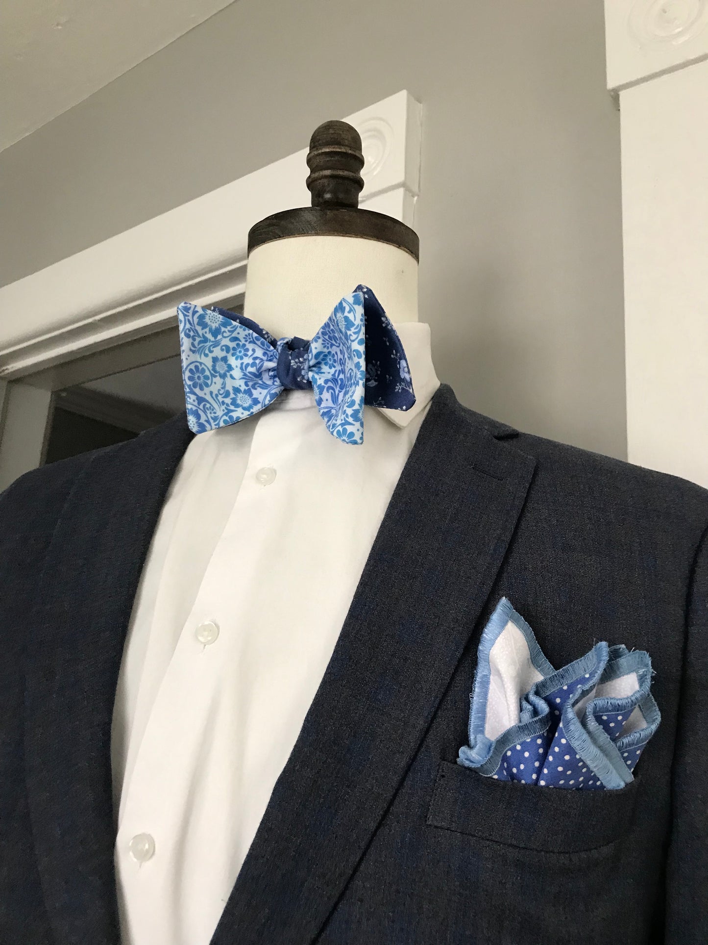 Light blue with blue print reversible Bowtie set (traditional)