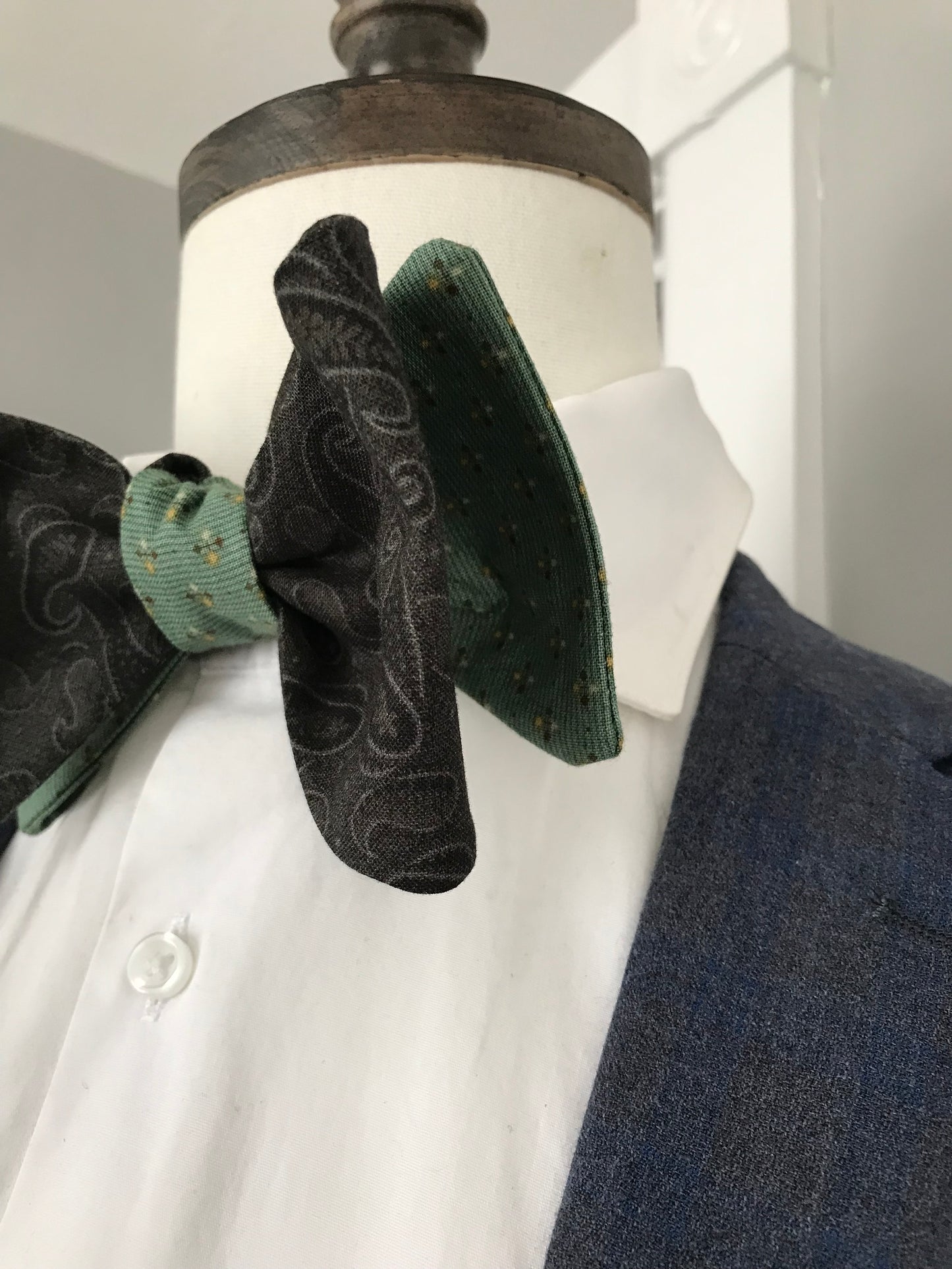 Black and green reversible Bowtie set (FATBOW)