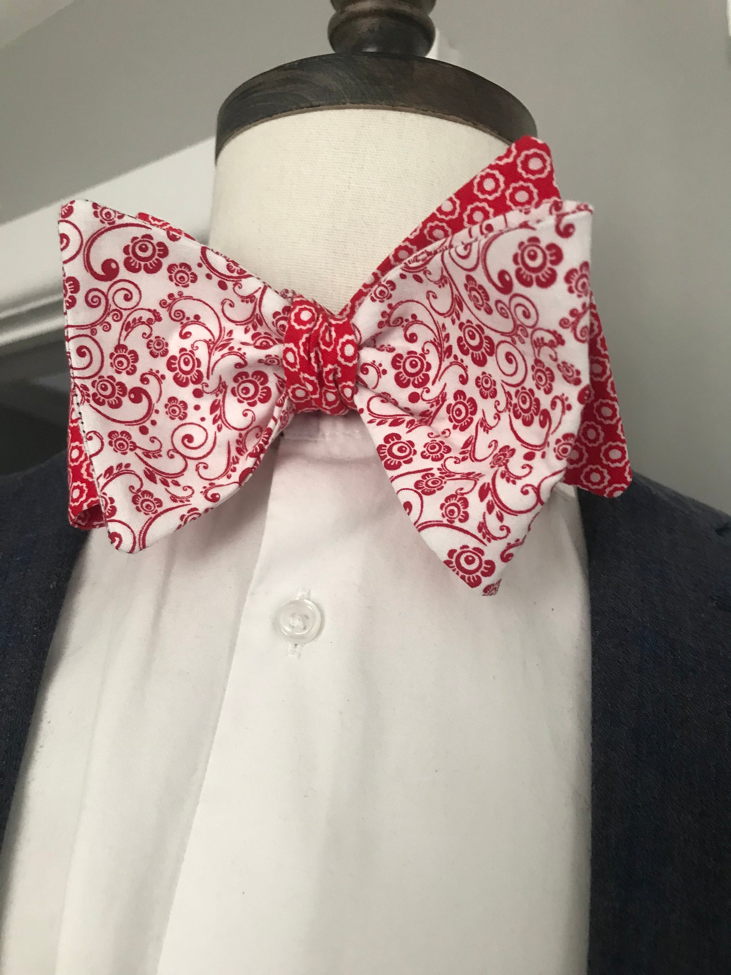 Red and white reversible Bowtie set (FATBOW)
