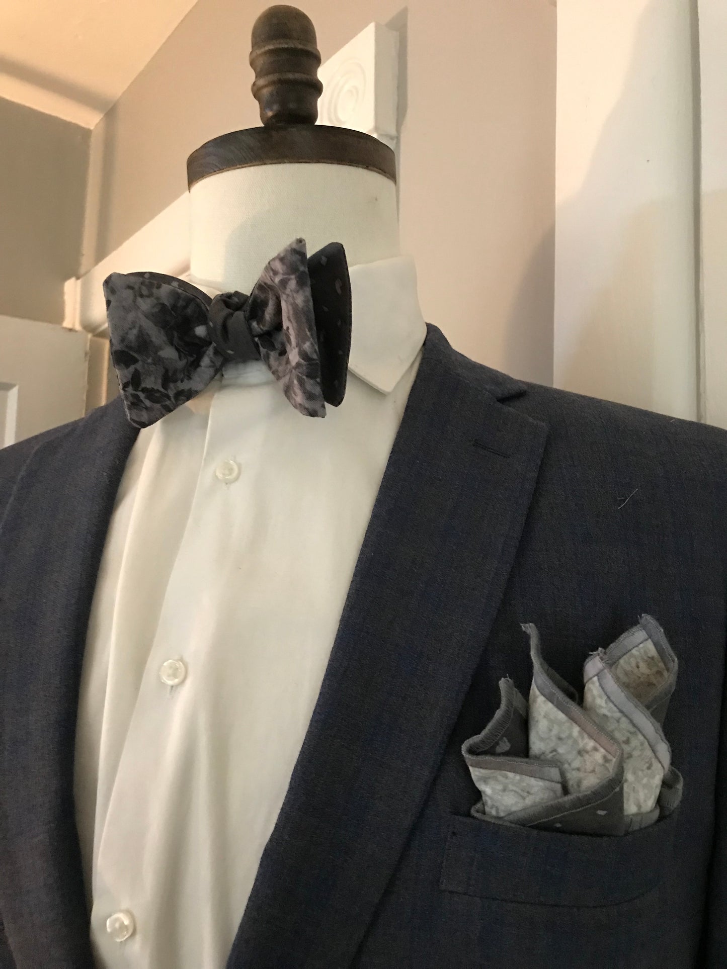 Dark grey and grey print reversible Bowtie set (traditional)
