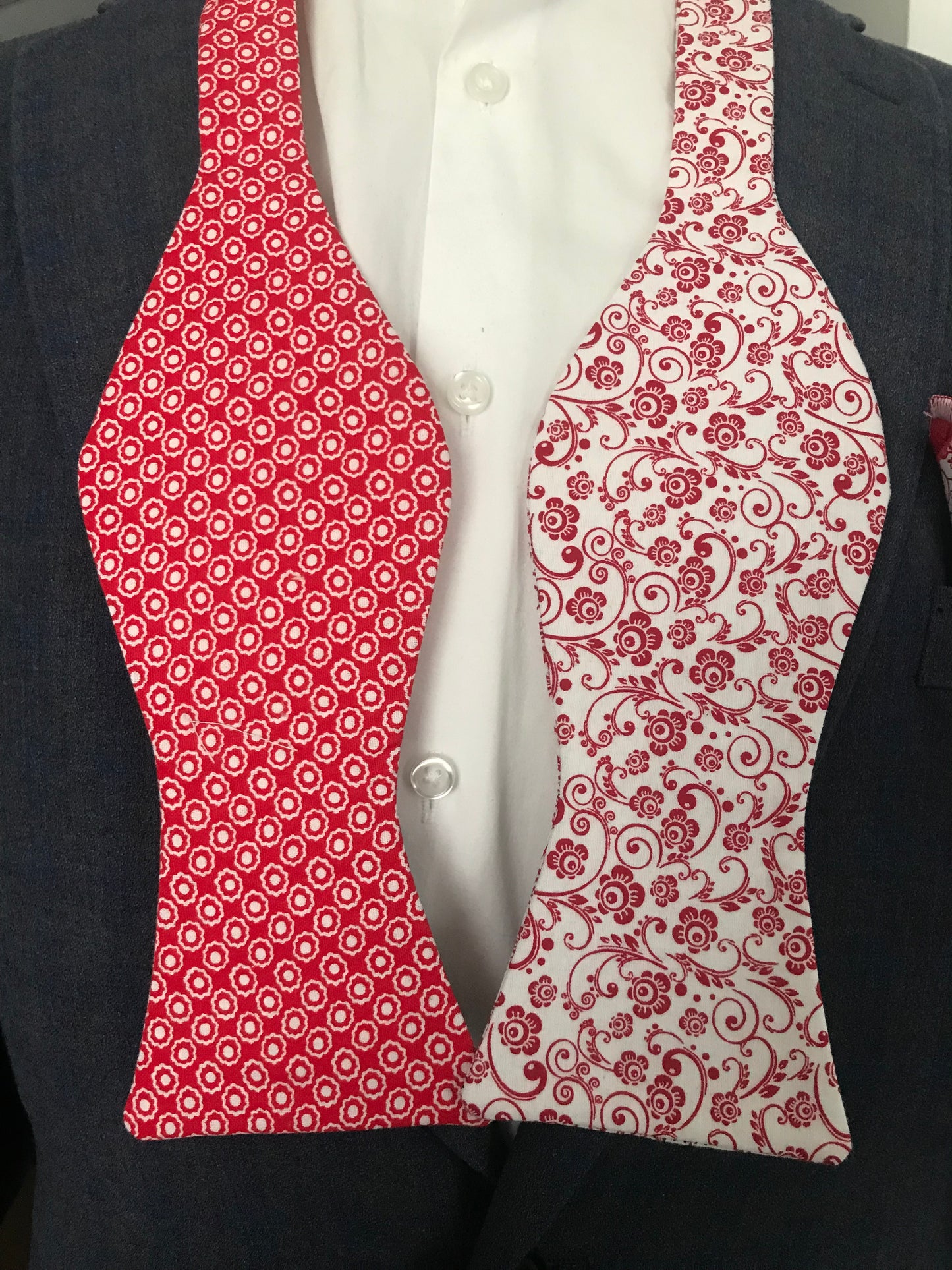 Red and white reversible Bowtie set (FATBOW)