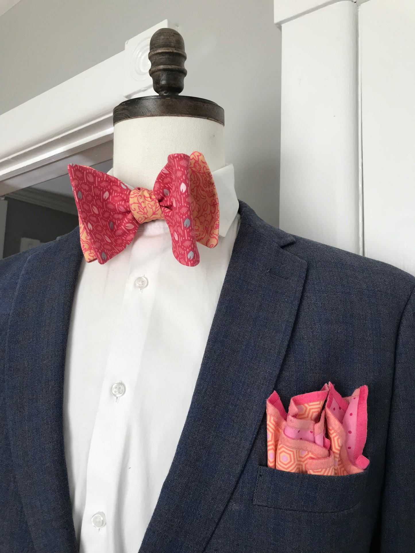 Orange and pinkish reversible Bowtie set (FATBOW)
