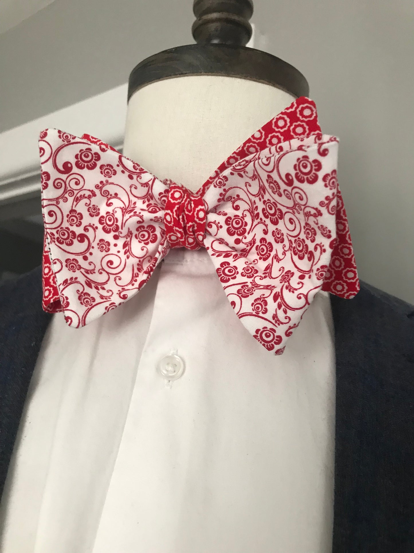 Red and white reversible Bowtie set (FATBOW)