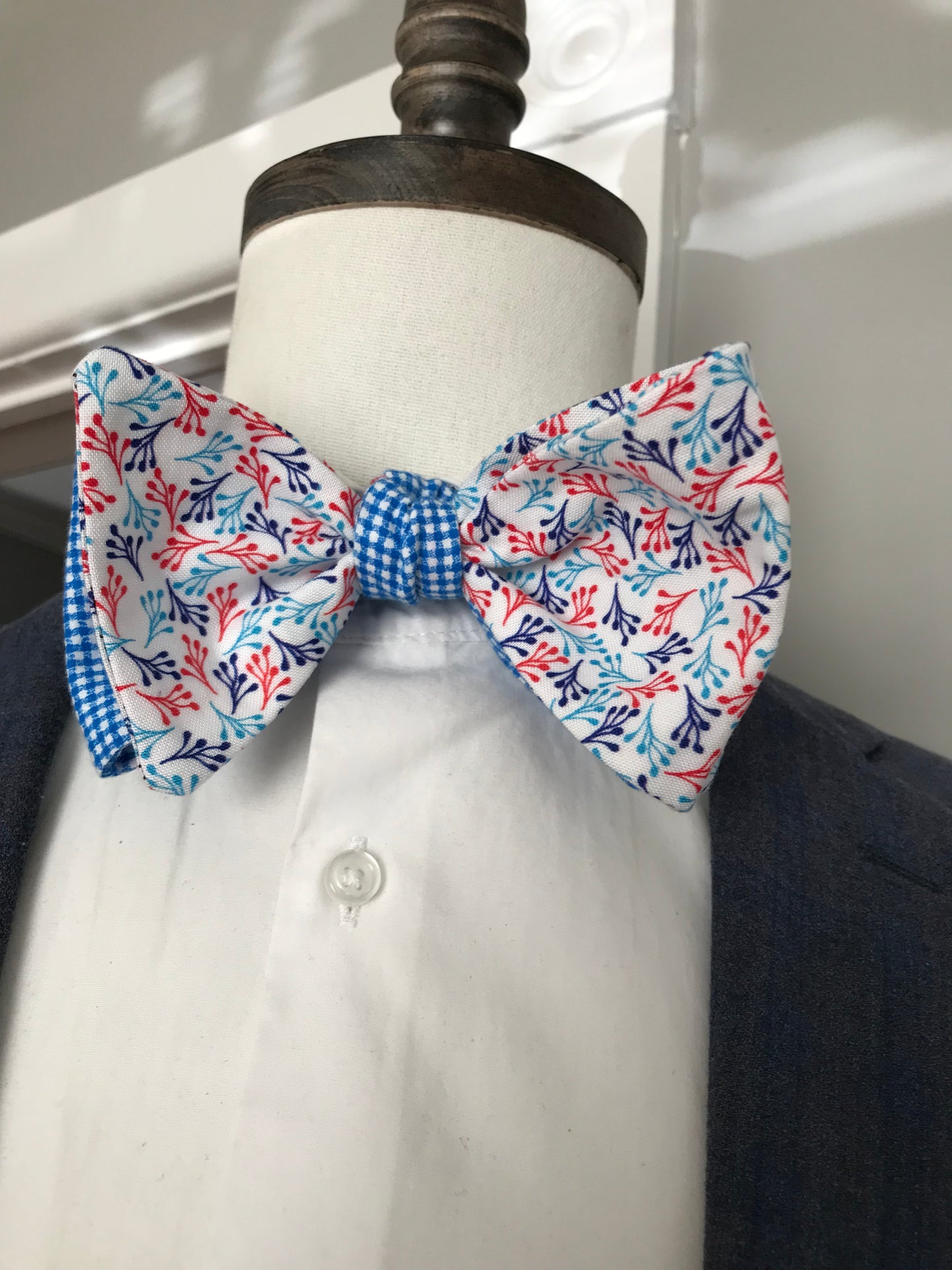 Blue white and red reversible Bowtie set (FATBOW)