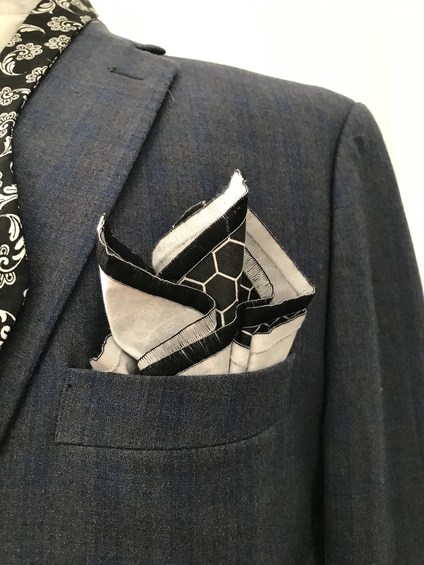 Black and white print reversible Bowtie set (FATBOW)