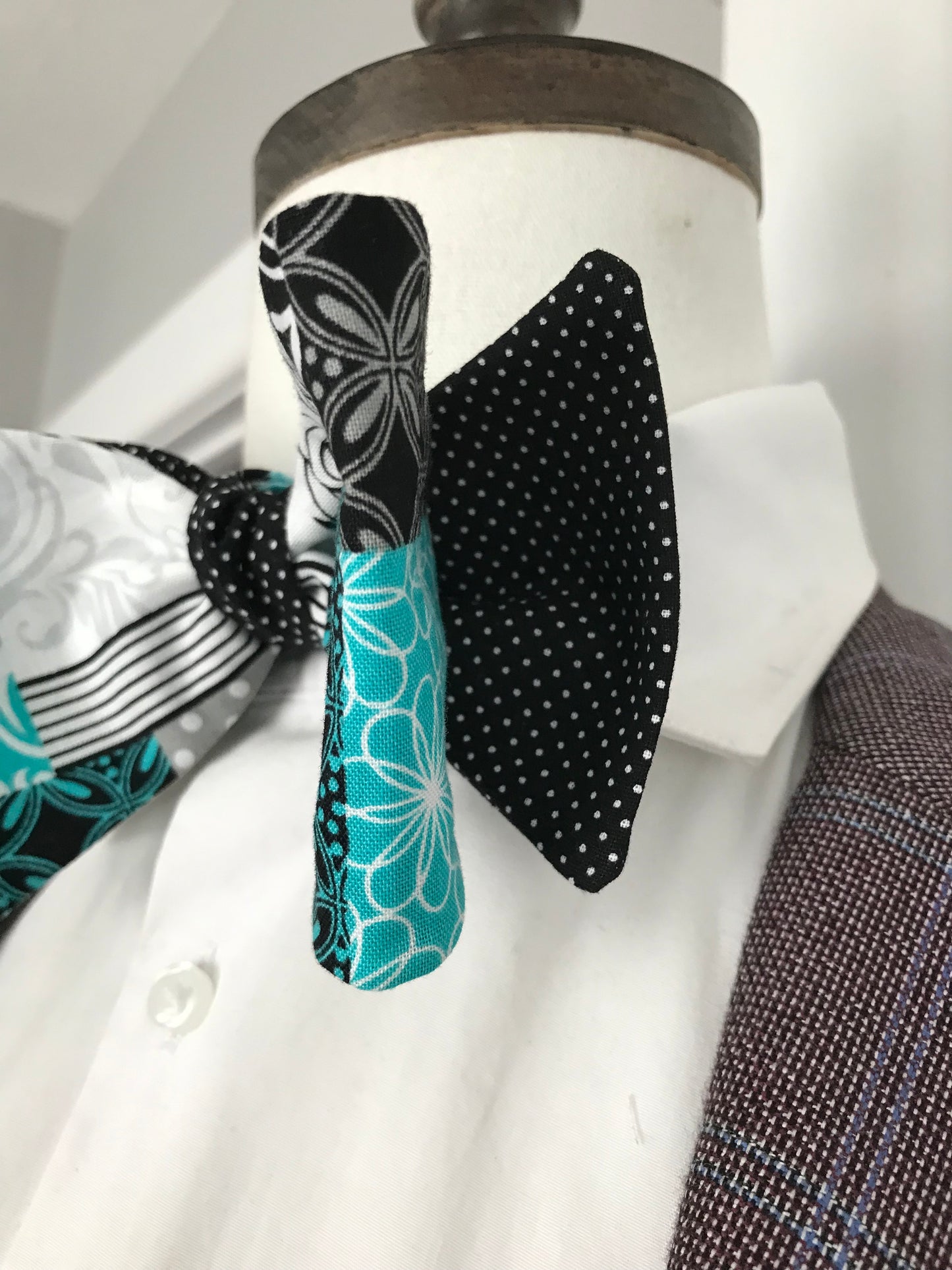 Black and white with teal and black print reversible Bowtie set (FATBOW)