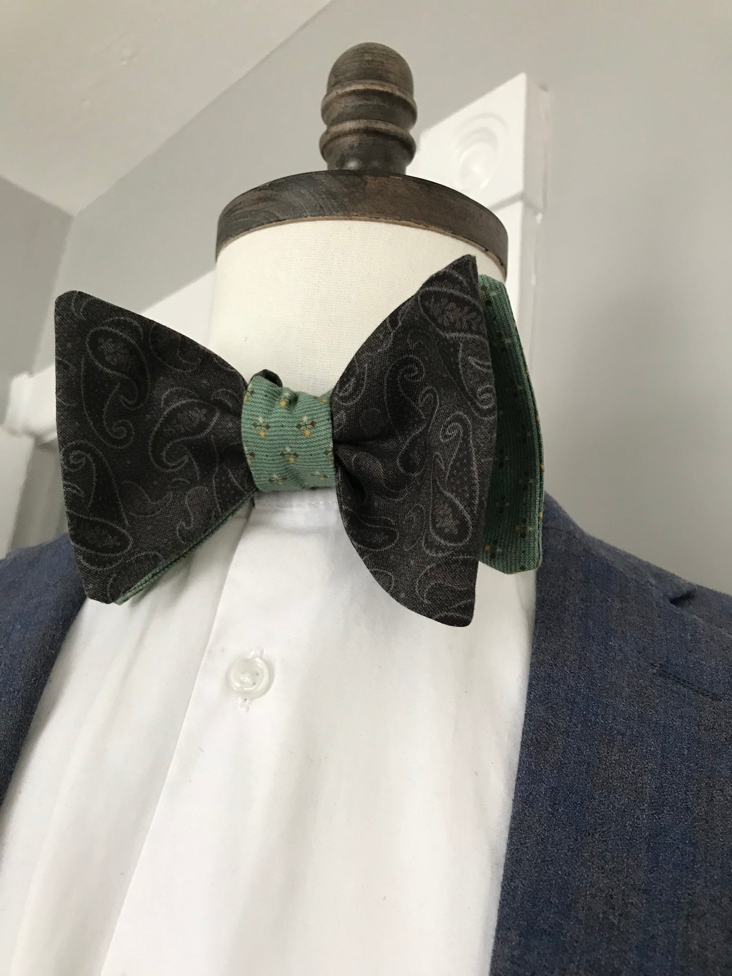 Black and green reversible Bowtie set (FATBOW)