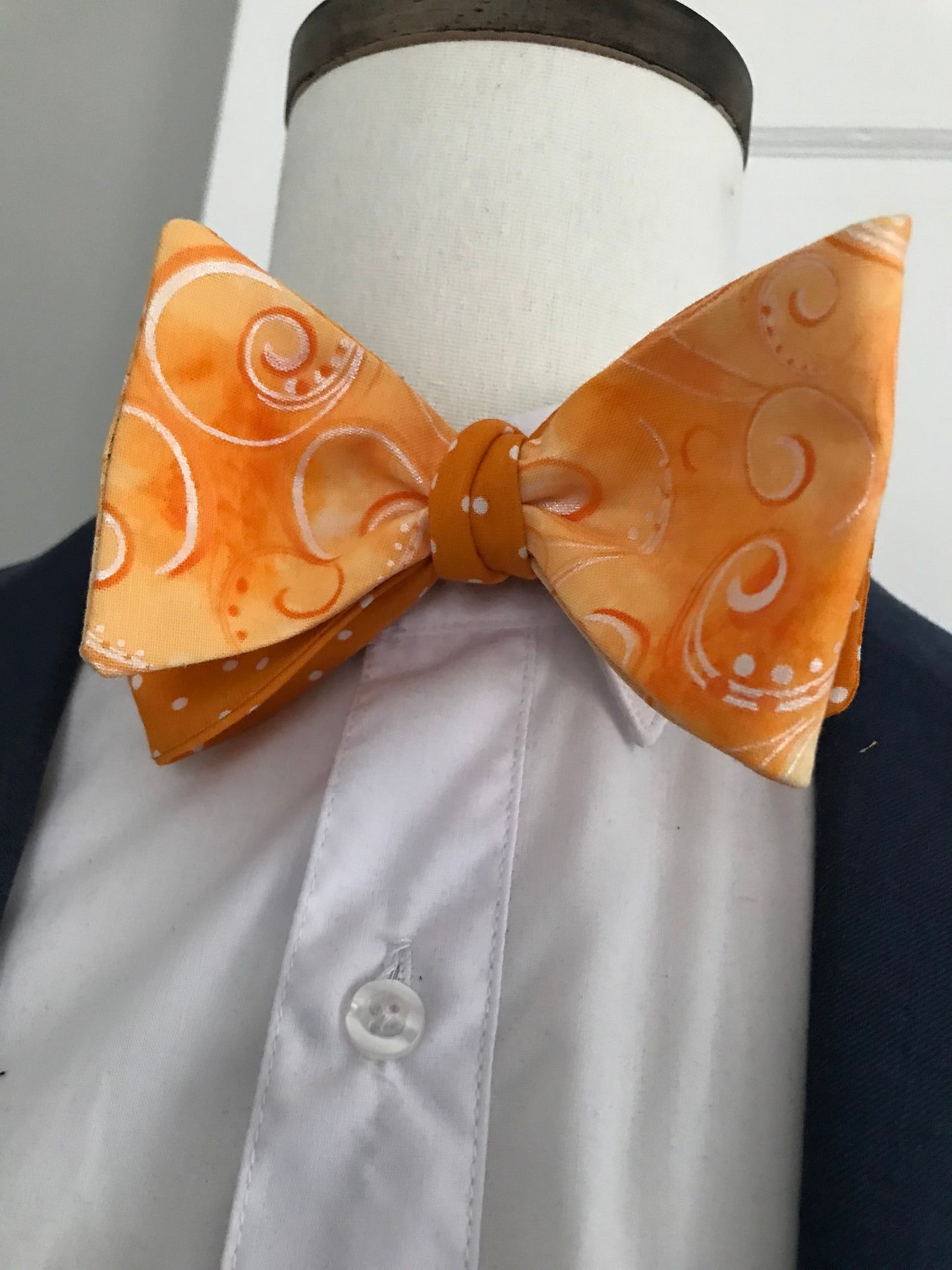 Orange circle and orange dot reversible Bowtie set (traditional)