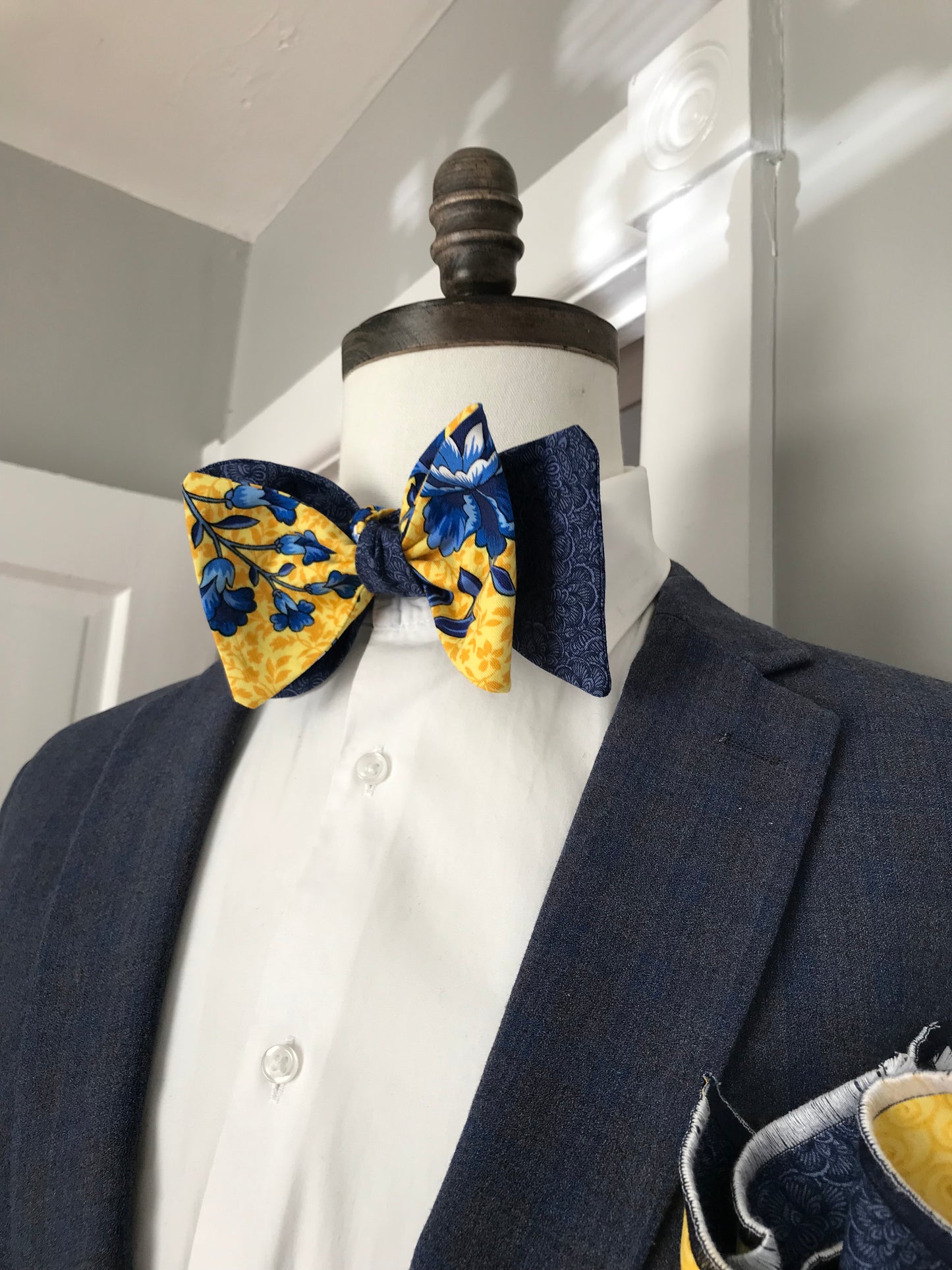 Yellow and blue reversible Bowtie set (FATBOW)