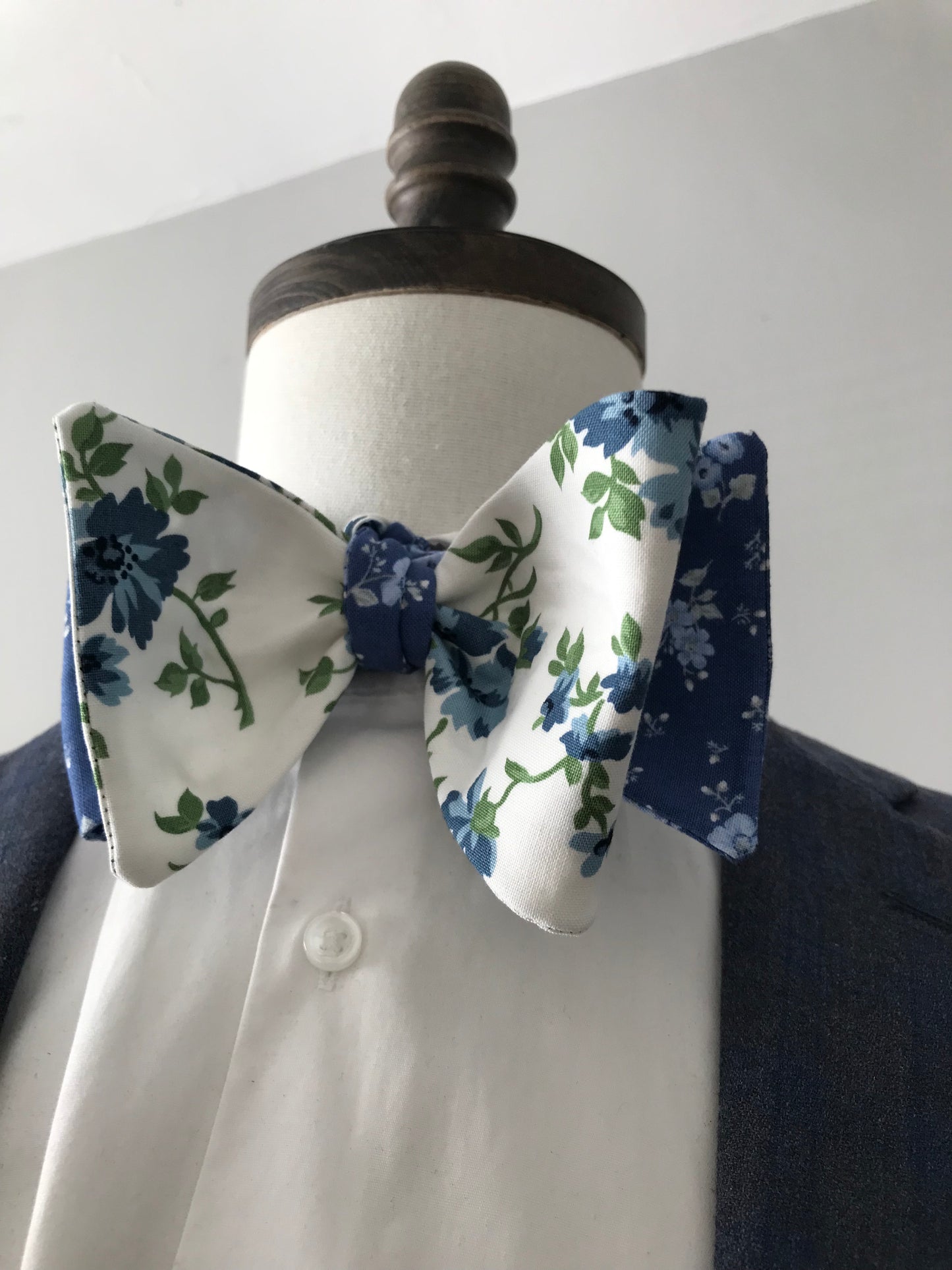 Blue and green print reversible Bowtie set (FATBOW)