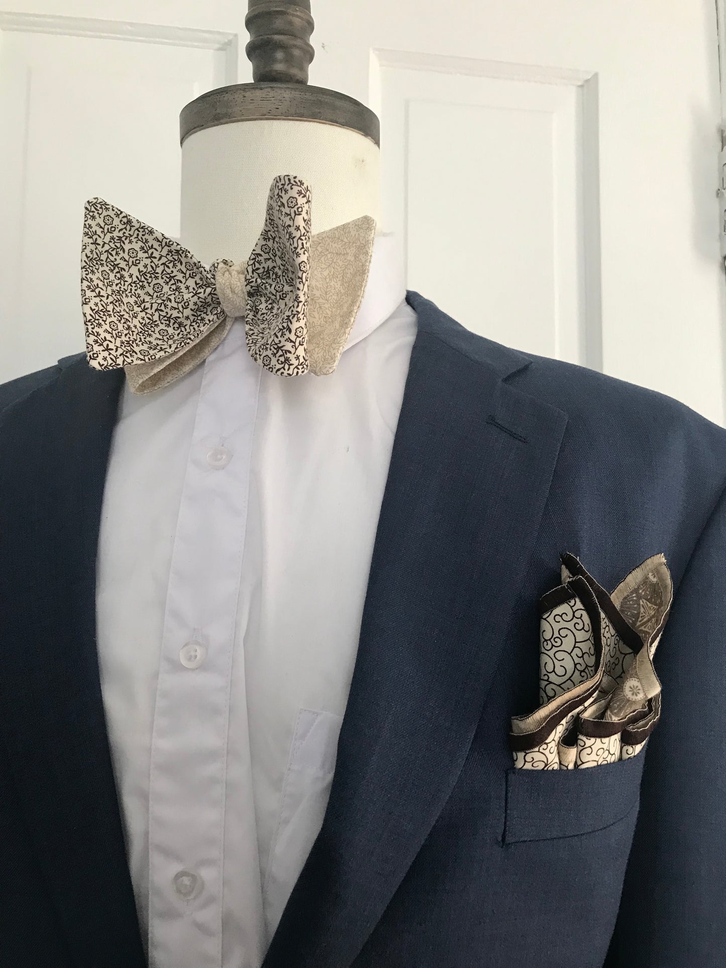 Brown and bone print reversible Bowtie set (FATBOW )