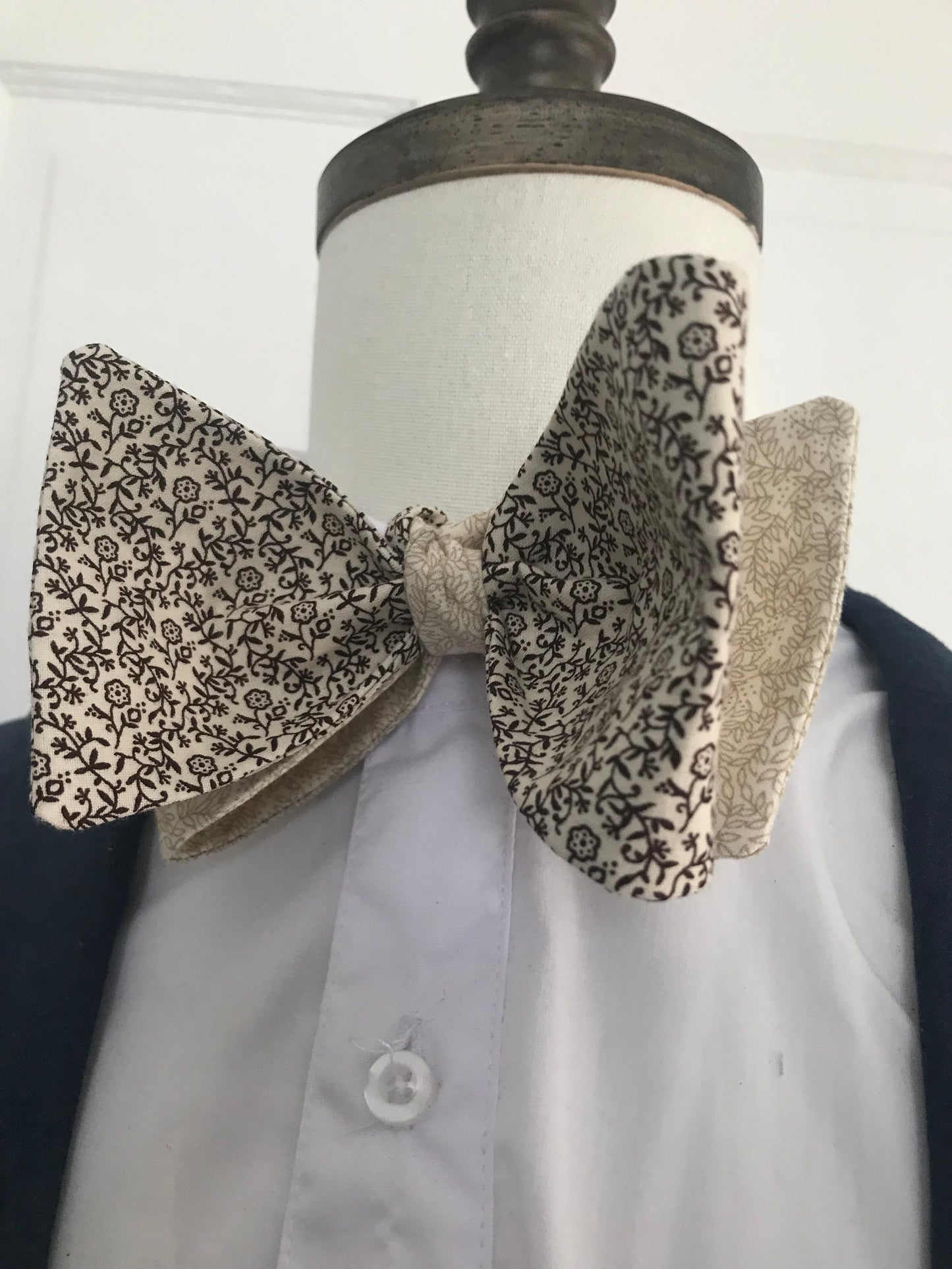 Brown and bone print reversible Bowtie set (FATBOW )