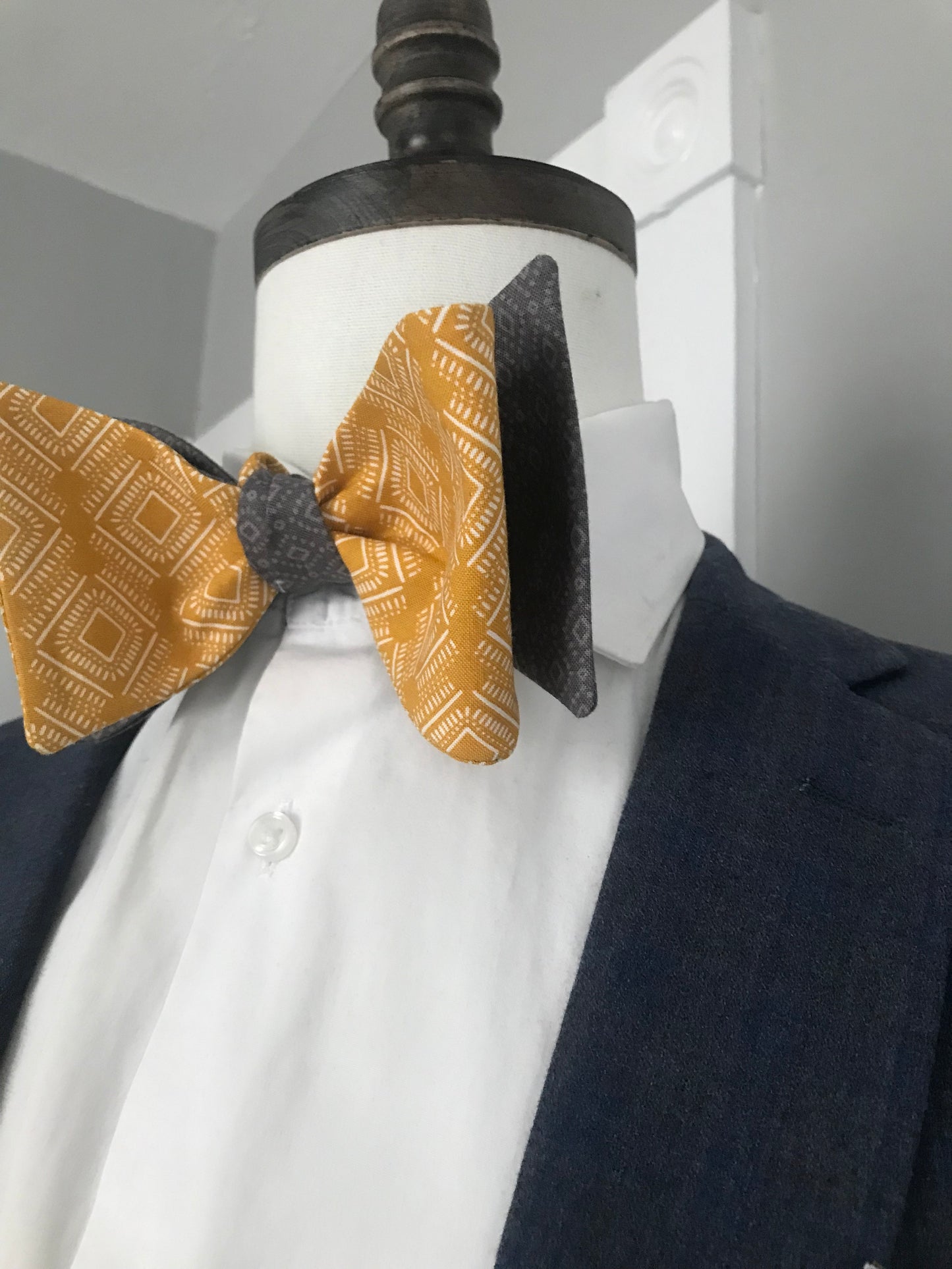 Gold and grey print reversible Bowtie set (FATBOW)
