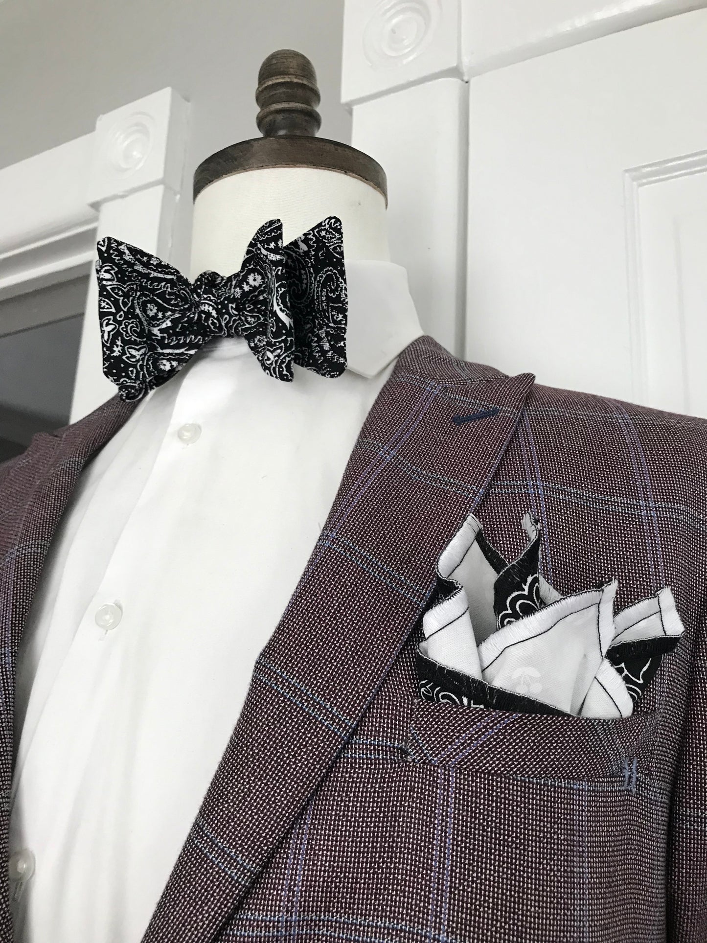 Black paisley Bowtie set (traditional)