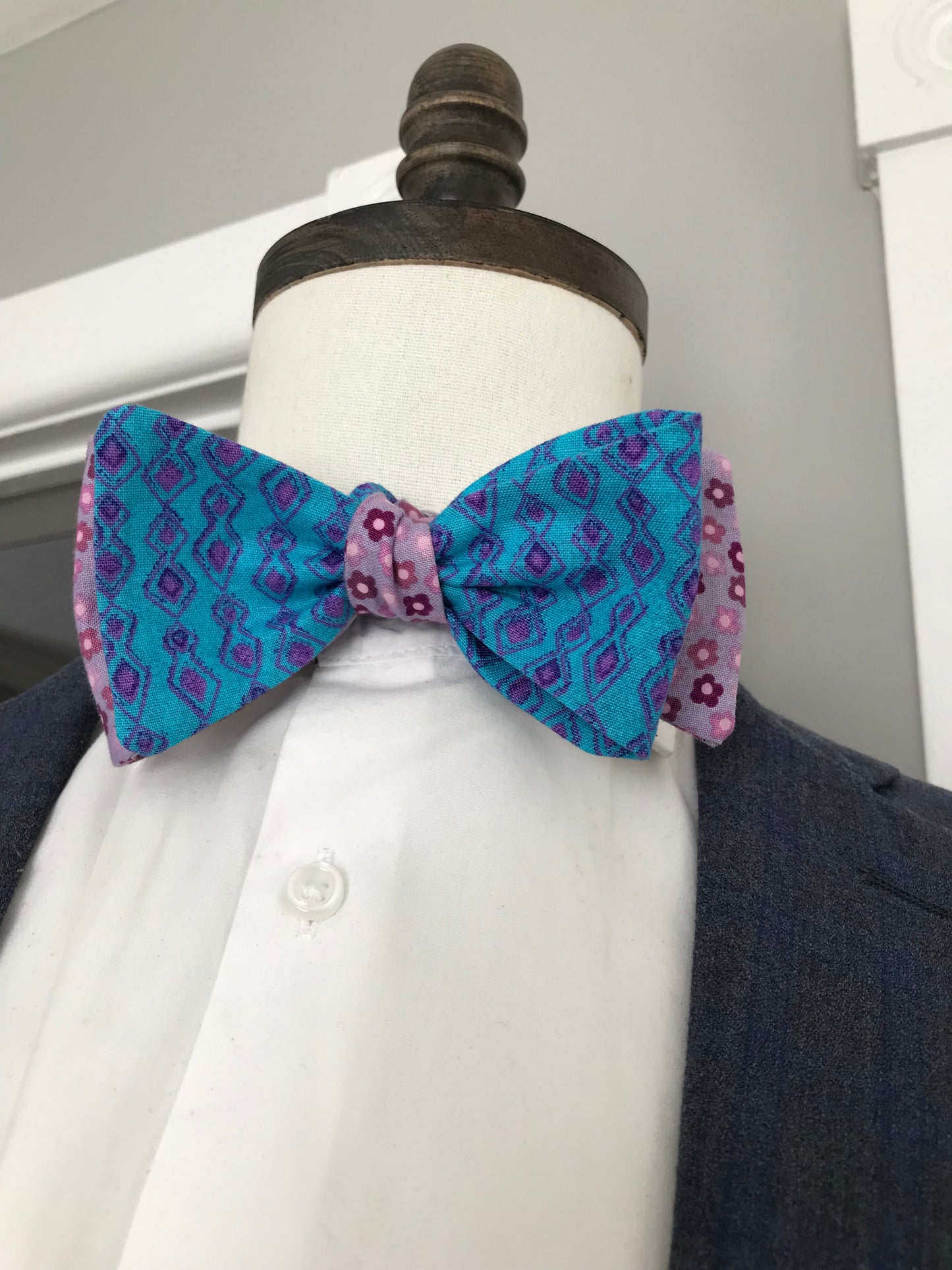 Lavender and blue print reversible Bowtie set (traditional(